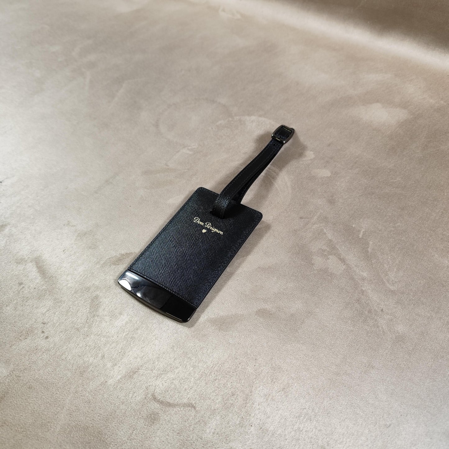 Etiquette à bagage en cuir Champagne Dom Perignon Made in France Vintage 1990