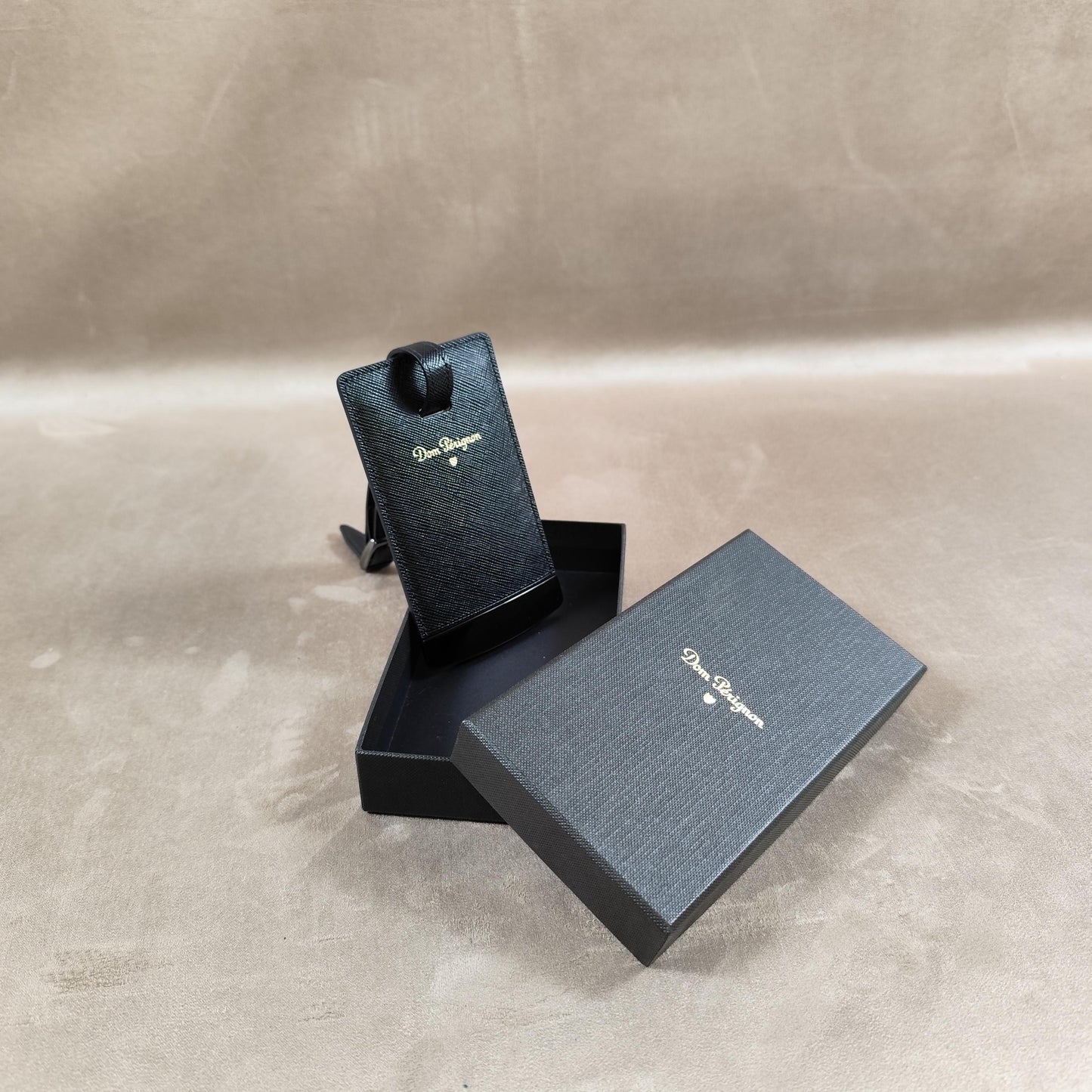 Etiquette à bagage en cuir Champagne Dom Perignon Made in France Vintage 1990