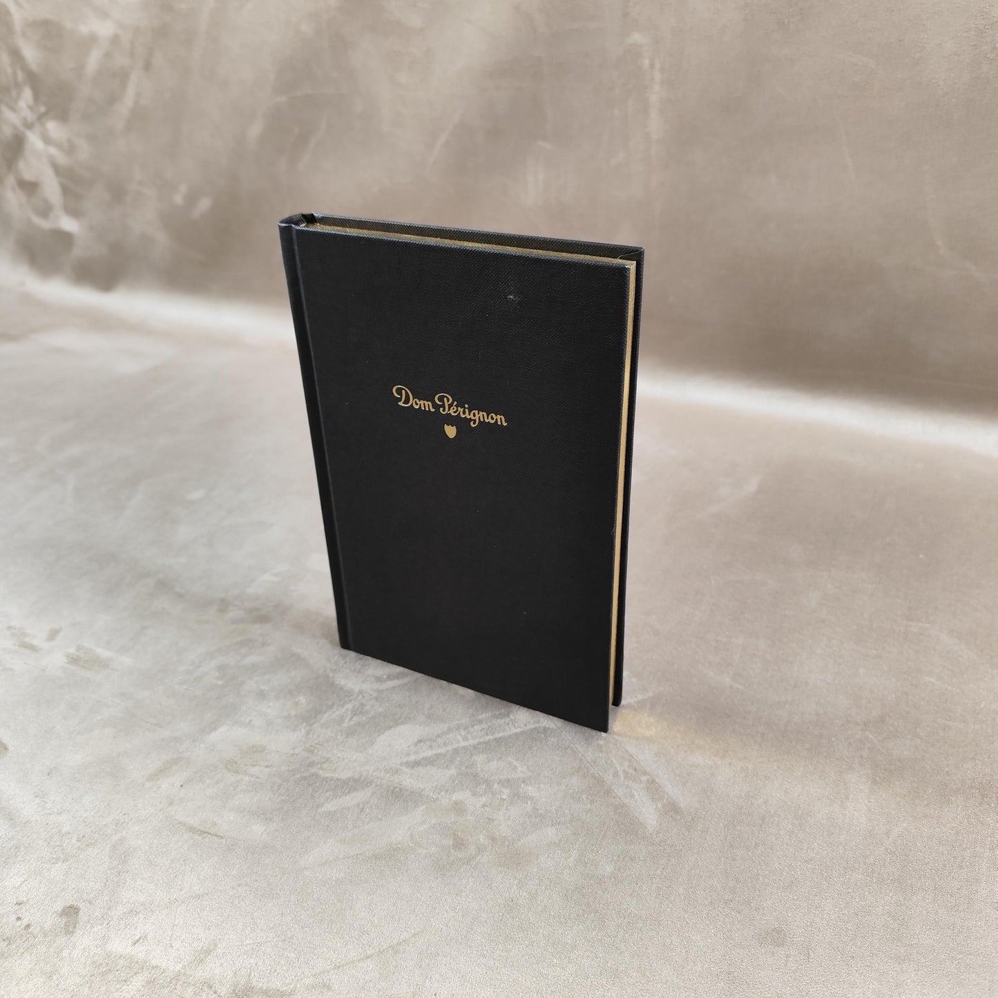 RARE Champagne Dom Perignon Carnet noir Made in France Vintage 1990