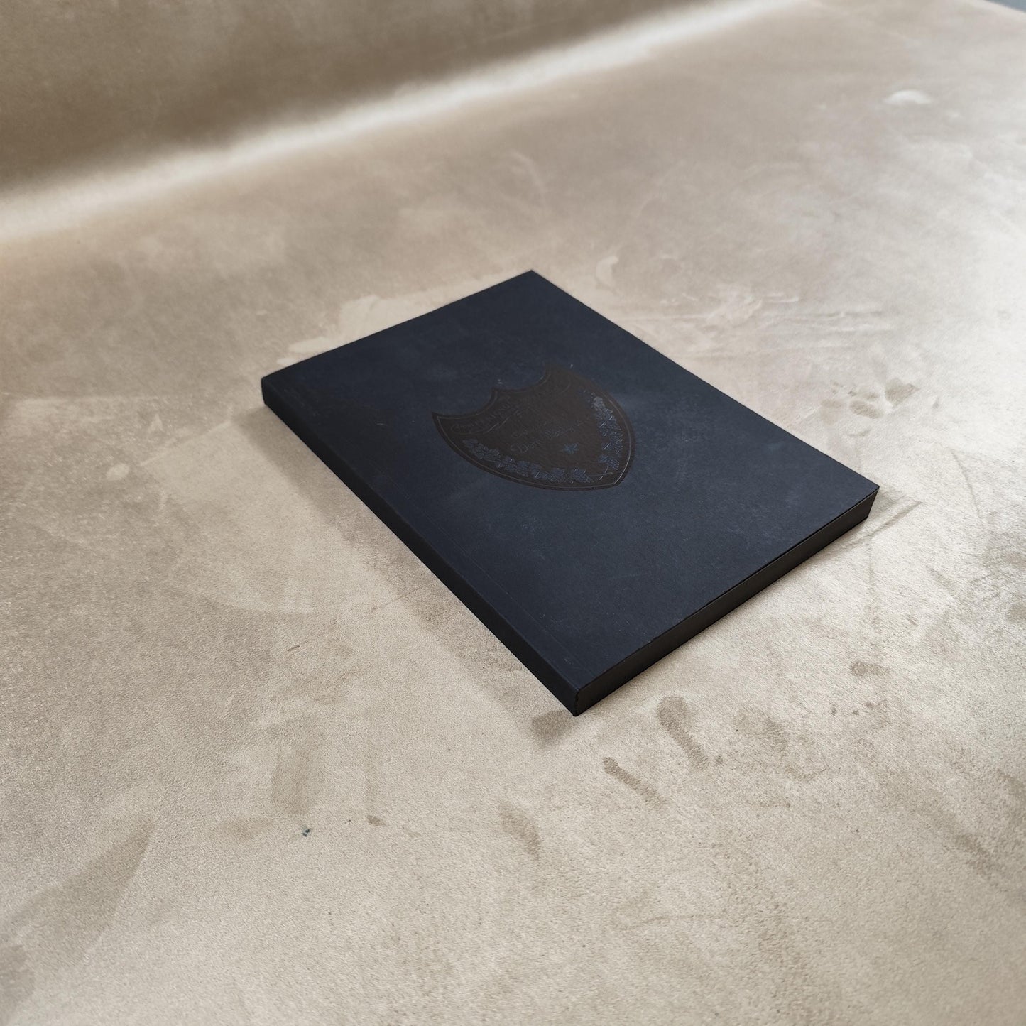 RARE Champagne Dom Perignon Carnet noir Made in France Vintage 1990