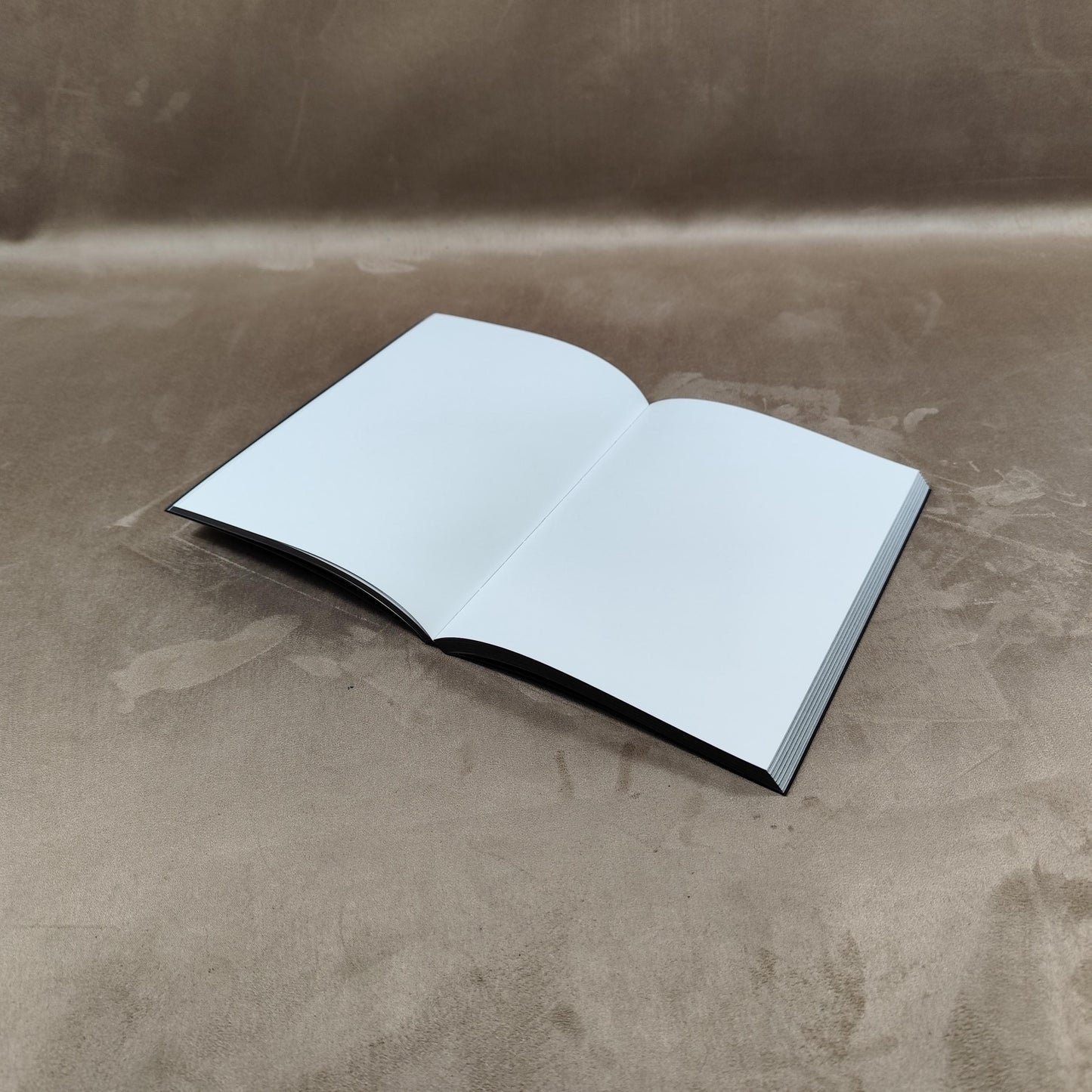 RARE Champagne Dom Perignon Carnet noir Made in France Vintage 1990