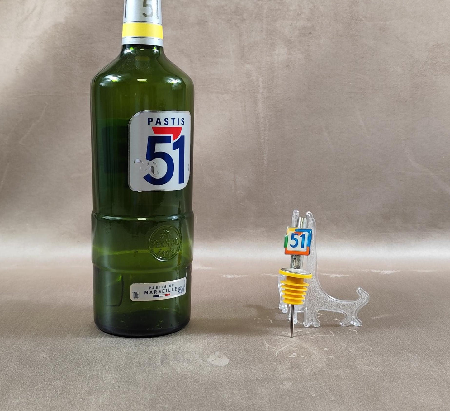 Bouchon de bouteille Pastis 51 en plastique et métal Made in France Vintage 1980