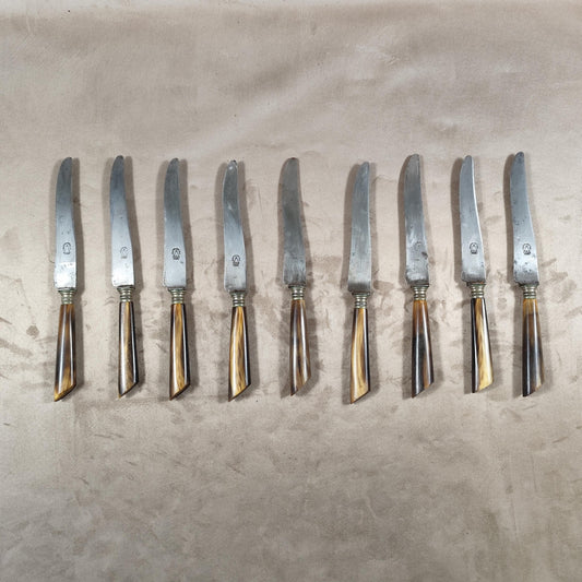 Lot de 9 couteaux en acier forgé avec manche en corne Made in France Vintage 1900