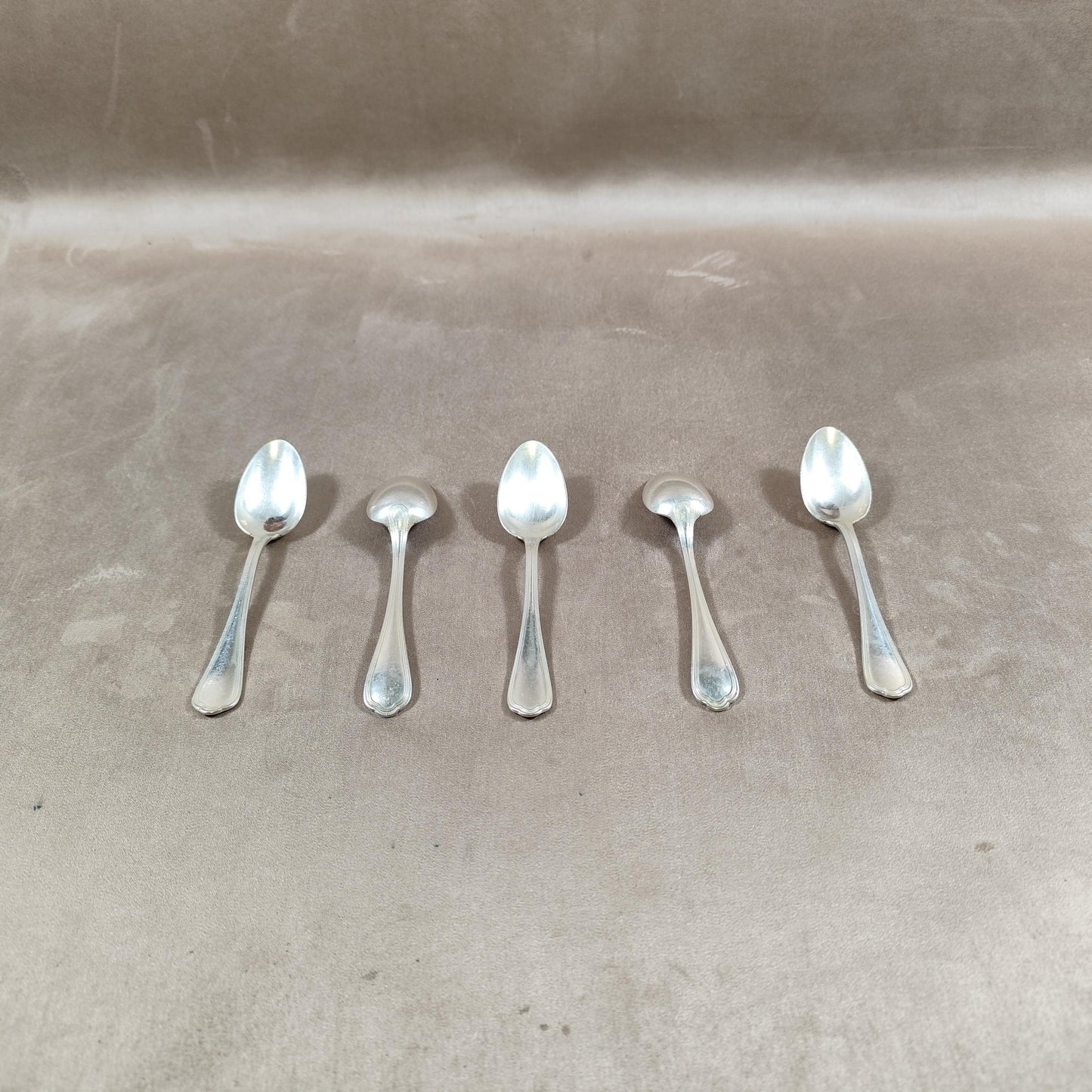 Lot de 5 cuillères à café Christofle en métal argenté Modèle hôtel Vintage XXe