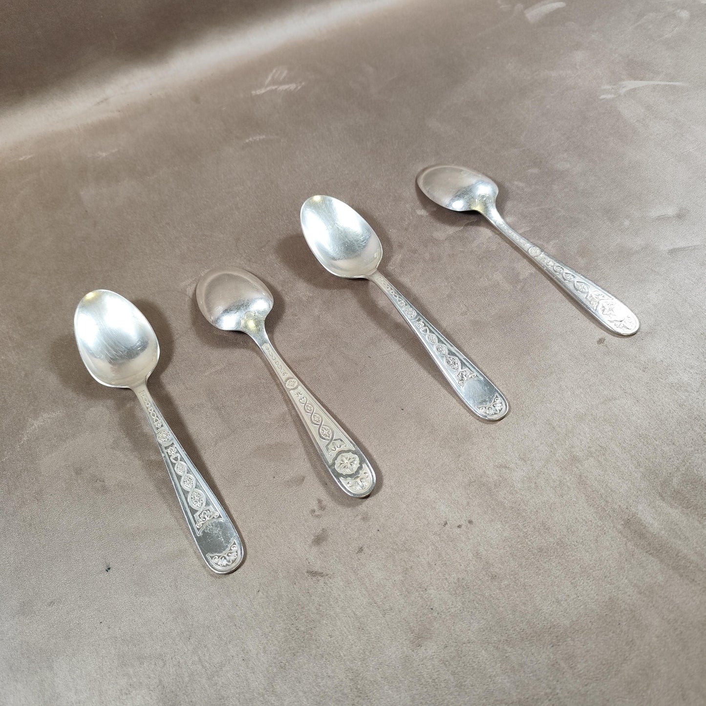 Lot de 4 grandes cuillères Christofle en métal argenté Modèle ancien 20 cm