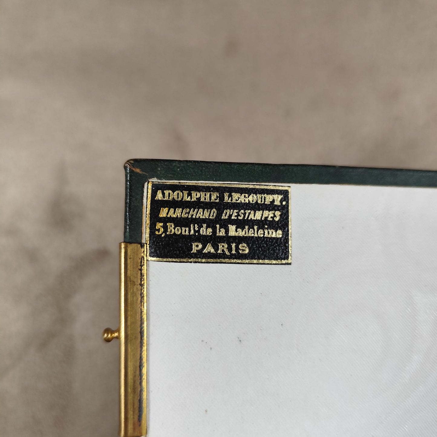 Album photo ancien XIXe siècle avec portraits Photographies CDV dont Nadar Reliure verte à fermoirs