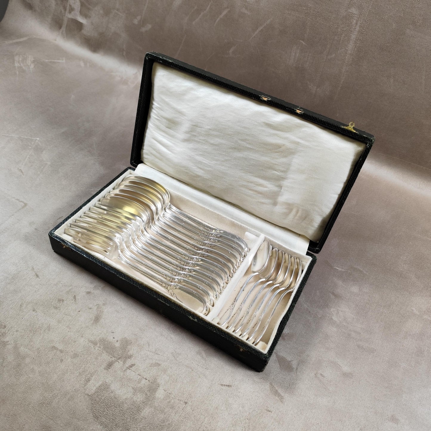 RARE Ménagère ancienne 18 pièces pour 6 personnes fourchettes & cuillères en métal argenté dans son écrin 1900