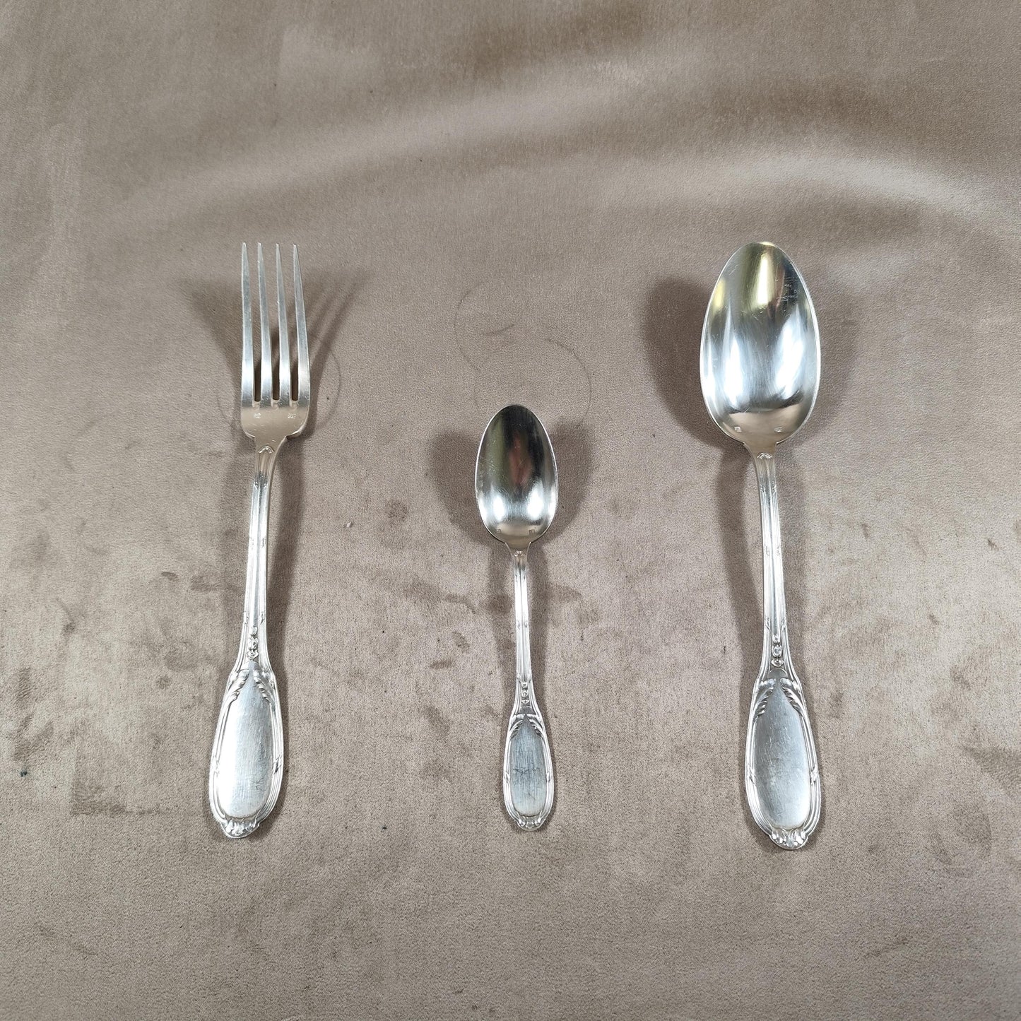 RARE Ménagère ancienne 18 pièces pour 6 personnes fourchettes & cuillères en métal argenté dans son écrin 1900