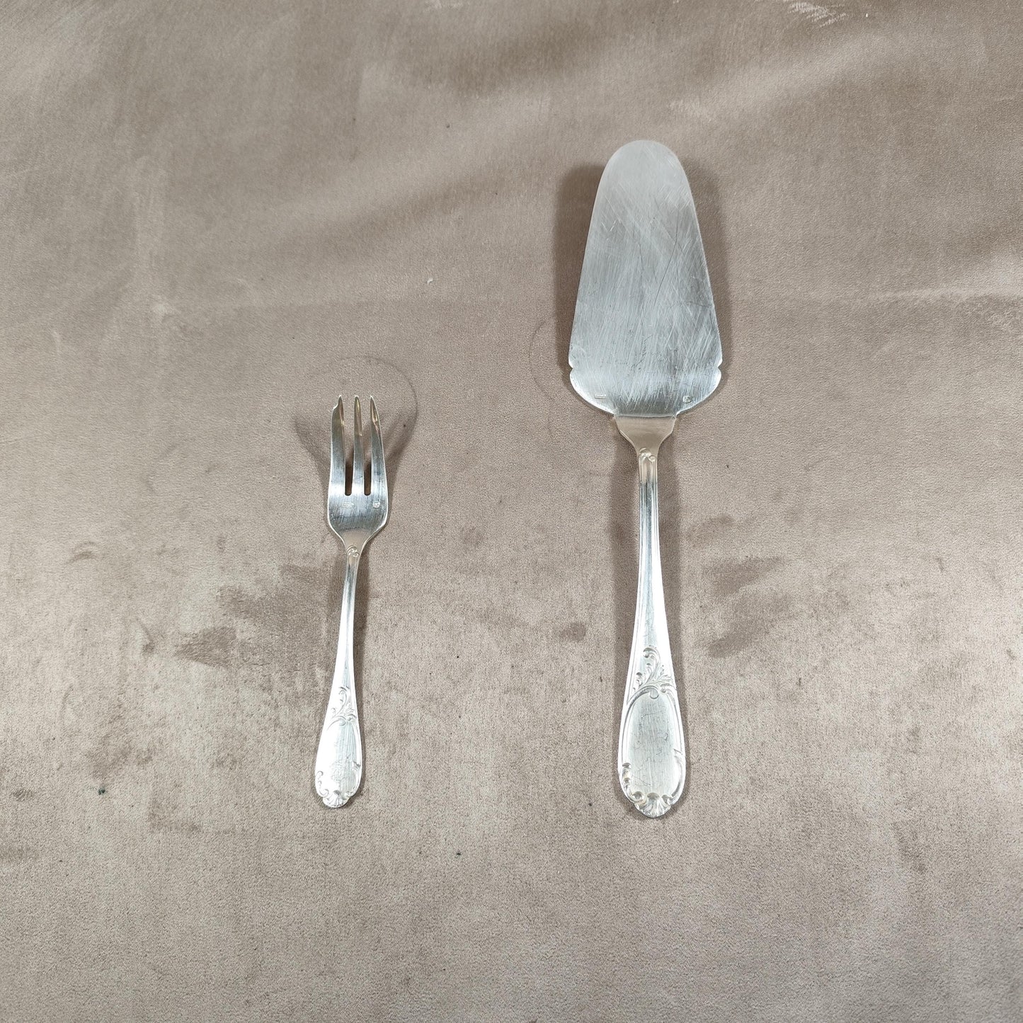 Service à gâteau ancien en métal argenté Pelle + 12 fourchettes François Frionnet Vintage