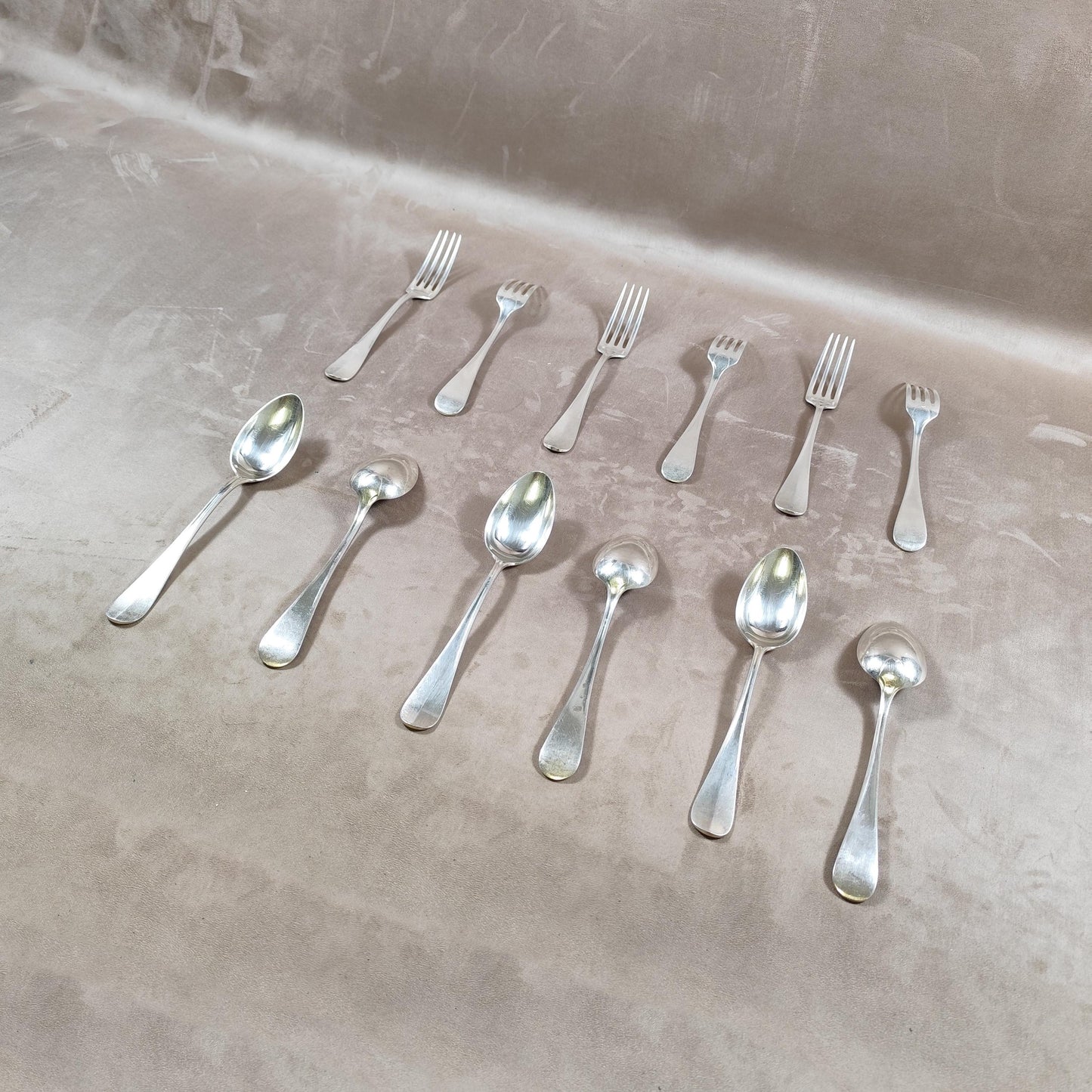 Lot de 6 fourchettes et 6 cuillères Christofle modèle Hôtel  Métal argenté -Vintage Made in France- Modèle Uniplat