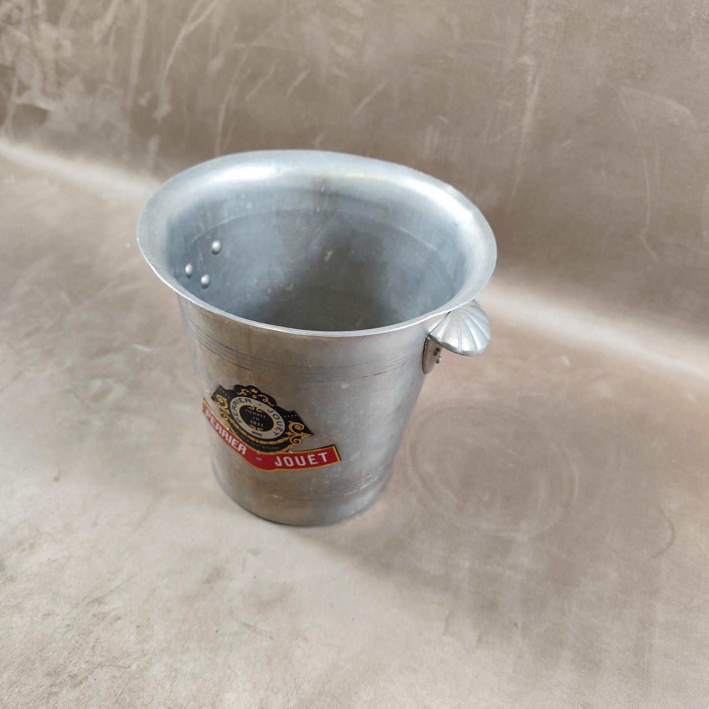 Seau à champagne Perrier-Jouët en aluminium modèle vintage seau à glace ancien bistrot