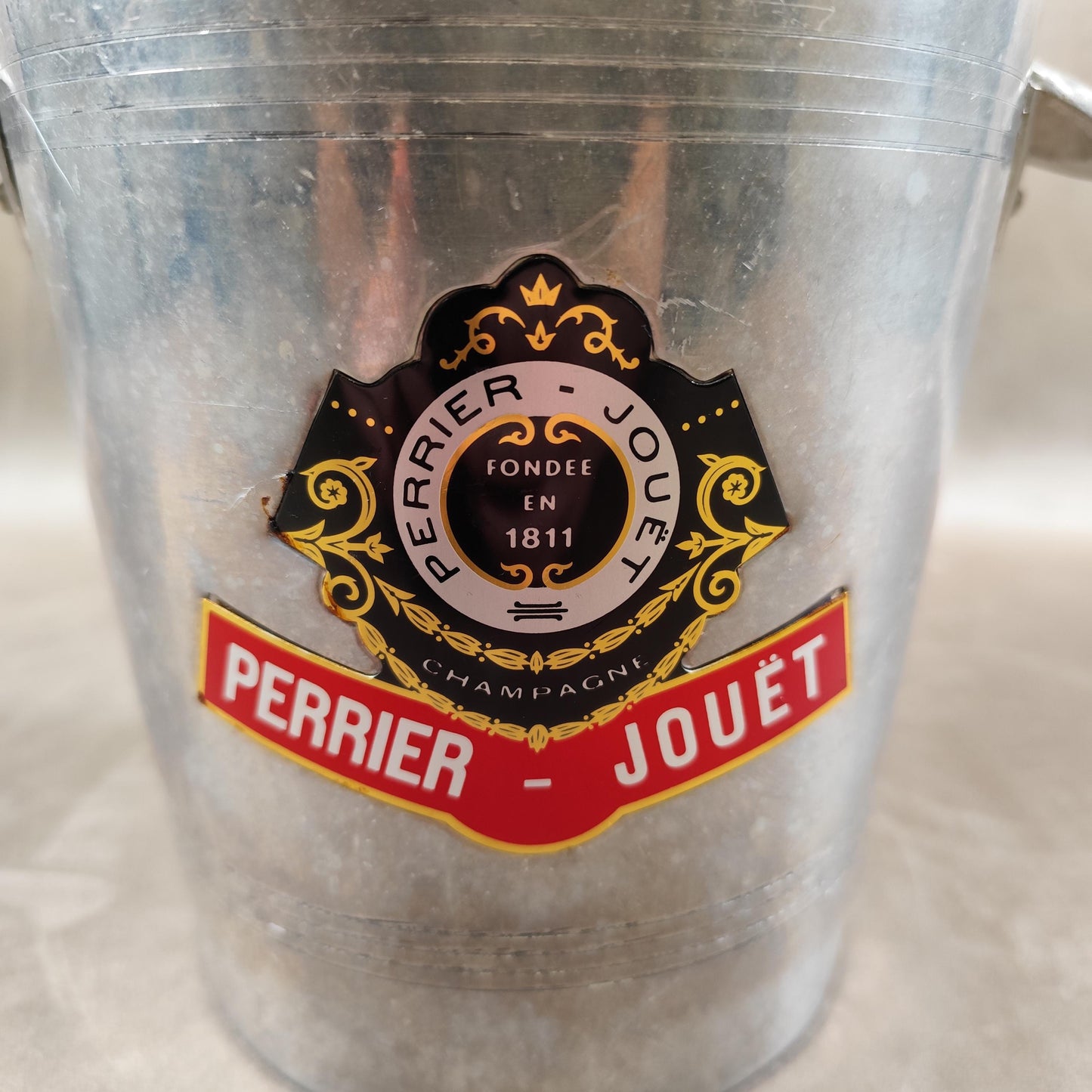 Seau à champagne Perrier-Jouët en aluminium modèle vintage seau à glace ancien bistrot