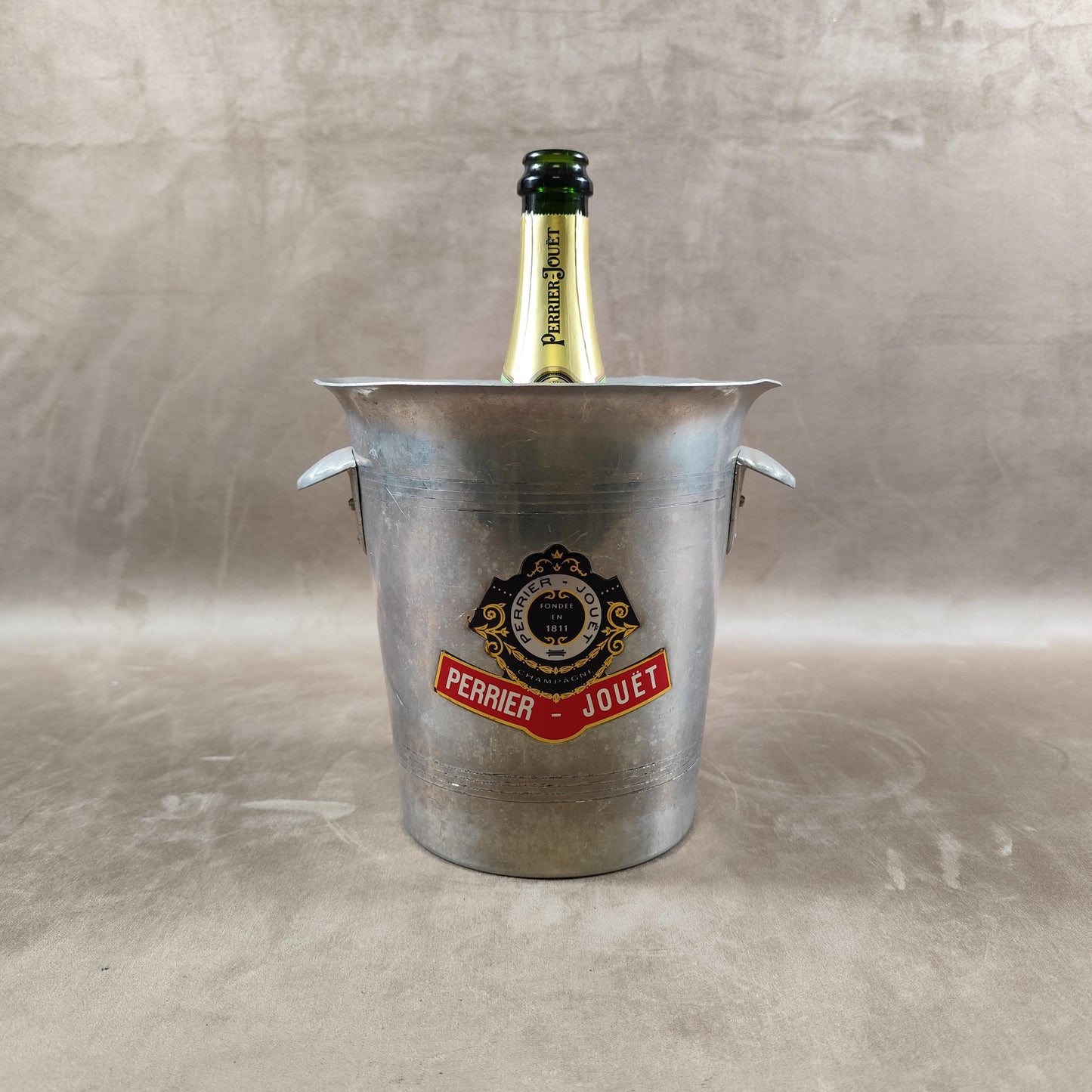 Seau à champagne Perrier-Jouët en aluminium modèle vintage seau à glace ancien bistrot