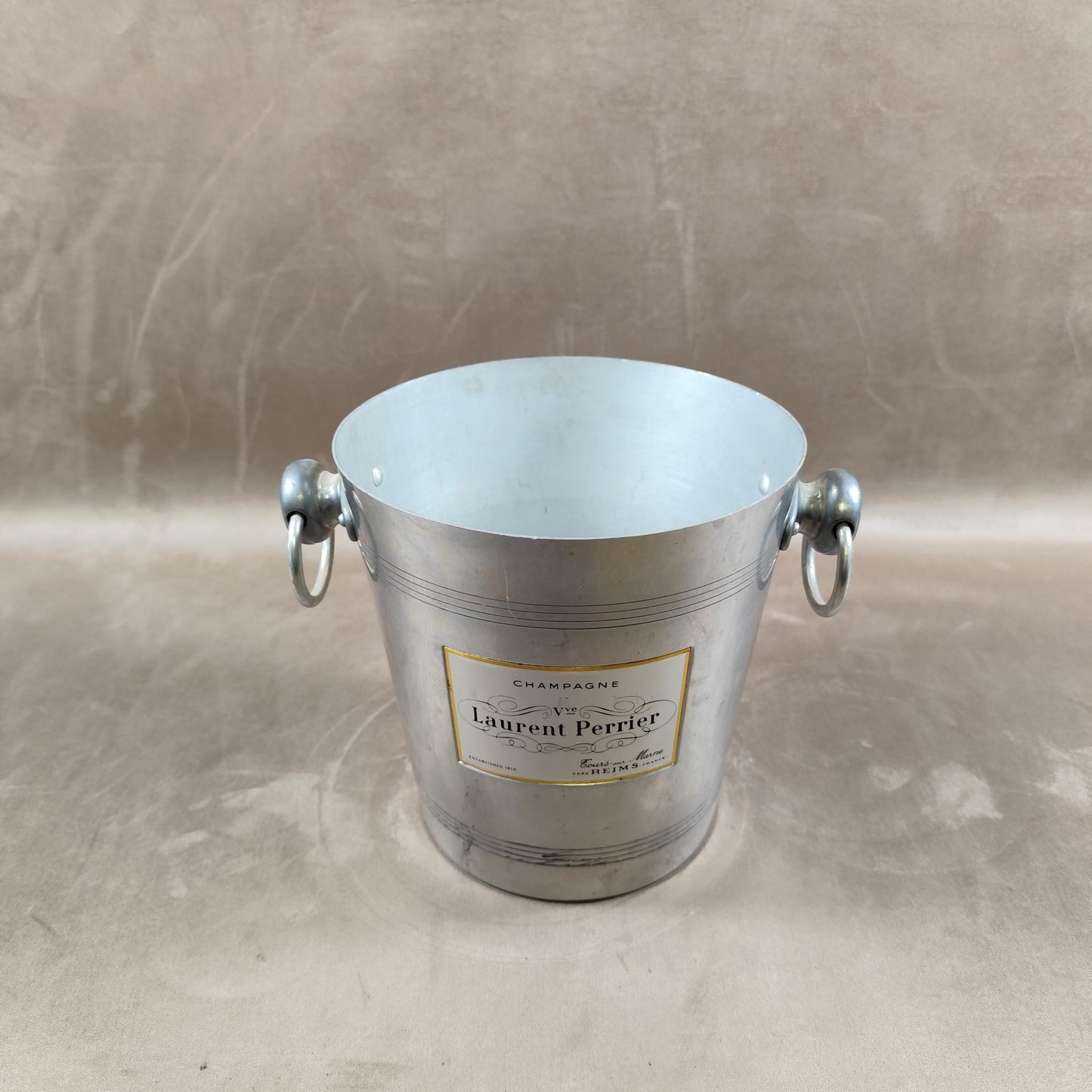 Seau à champagne Laurent Perrier vintage en aluminium, anses anneaux Made in France