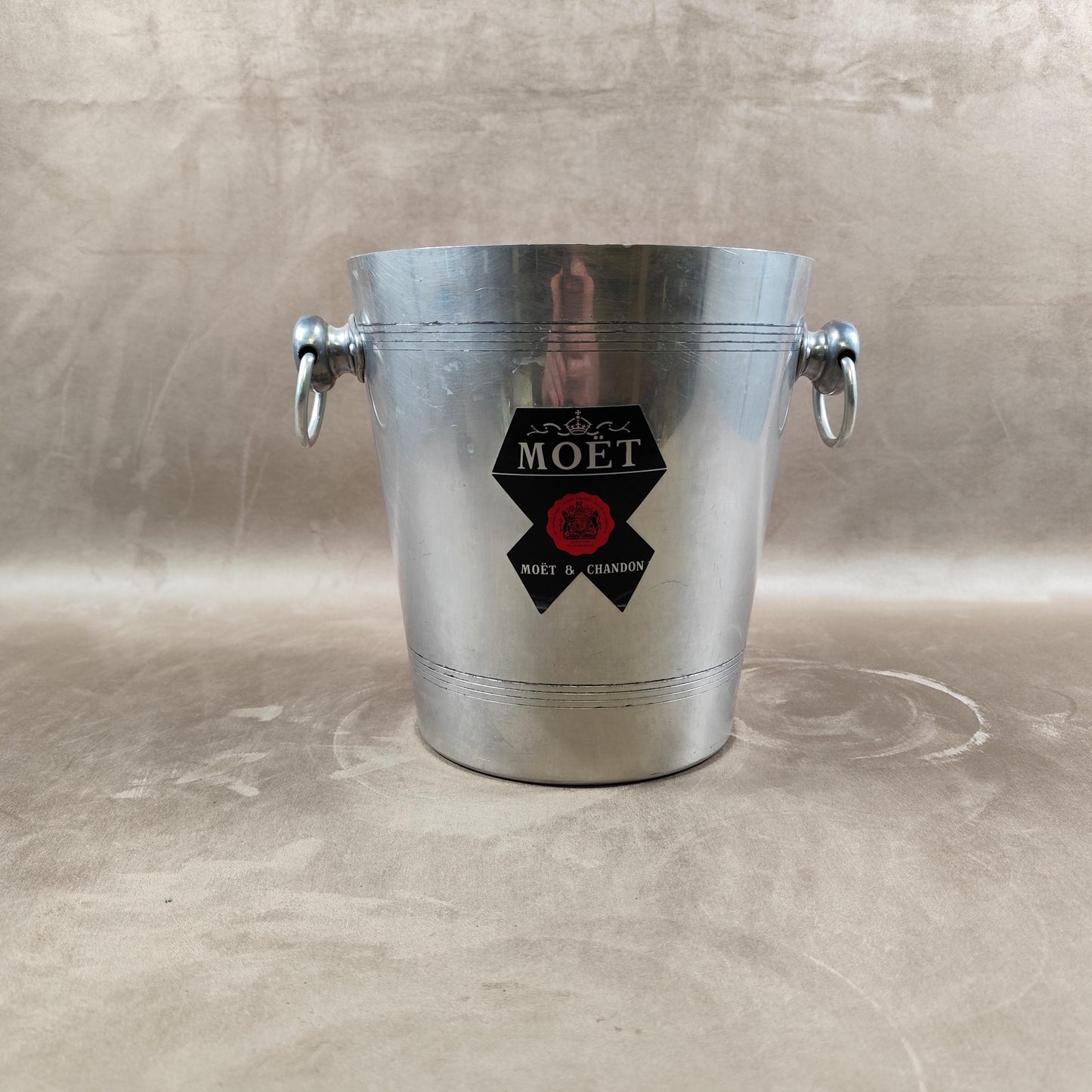 Seau à champagne Moët & Chandon vintage en aluminium Logo noir et rouge Modèle ancien