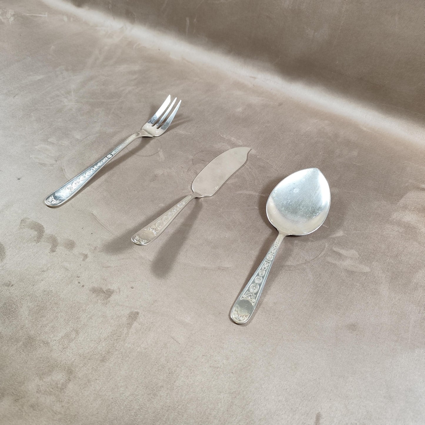 Service de 3 couverts de service CHRISTOFLE en métal argenté Fourchette, couteau et cuillère de service Art de la table France vintage