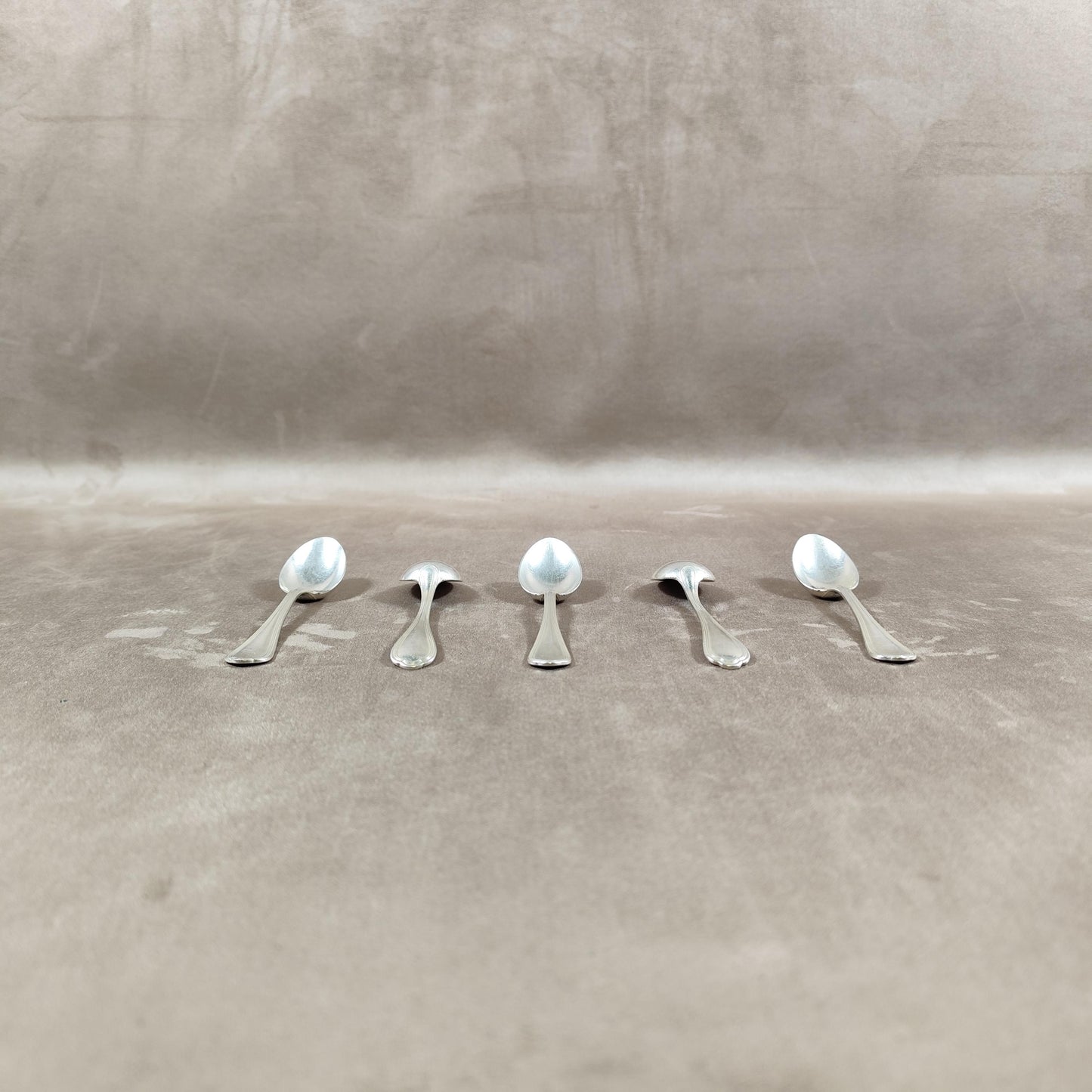 Lot de 5 cuillères à café Christofle en métal argenté Modèle hôtel Vintage XXe