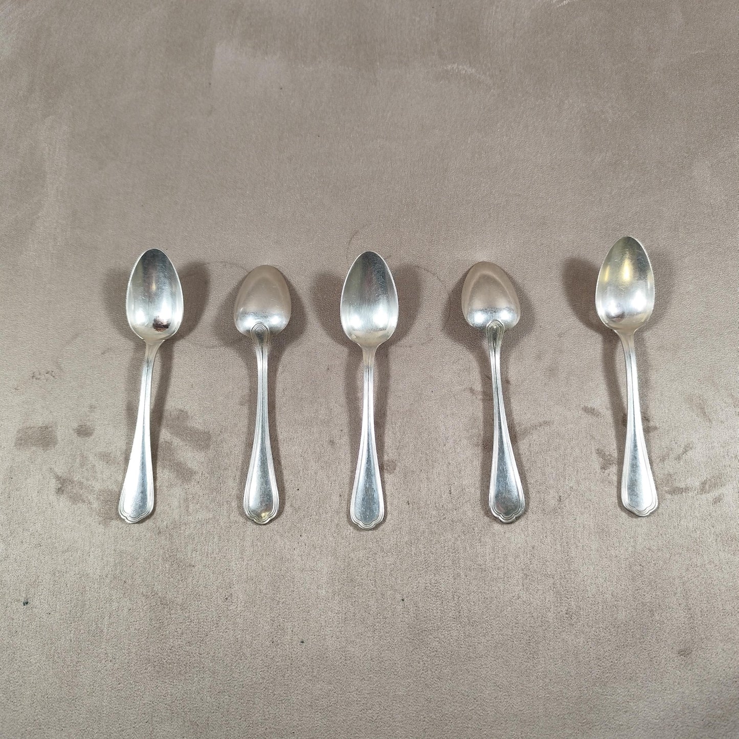 Lot de 5 cuillères à café Christofle en métal argenté Modèle hôtel Vintage XXe