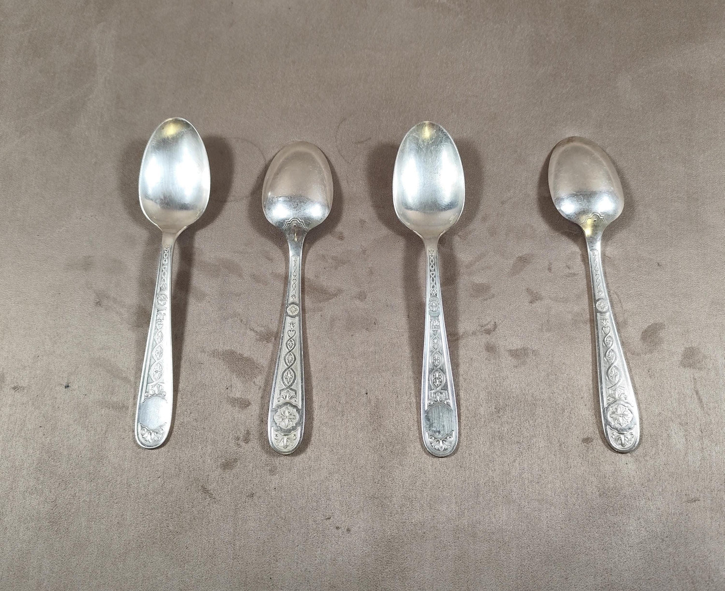 Lot de 4 grandes cuillères Christofle en métal argenté Modèle ancien 20 cm