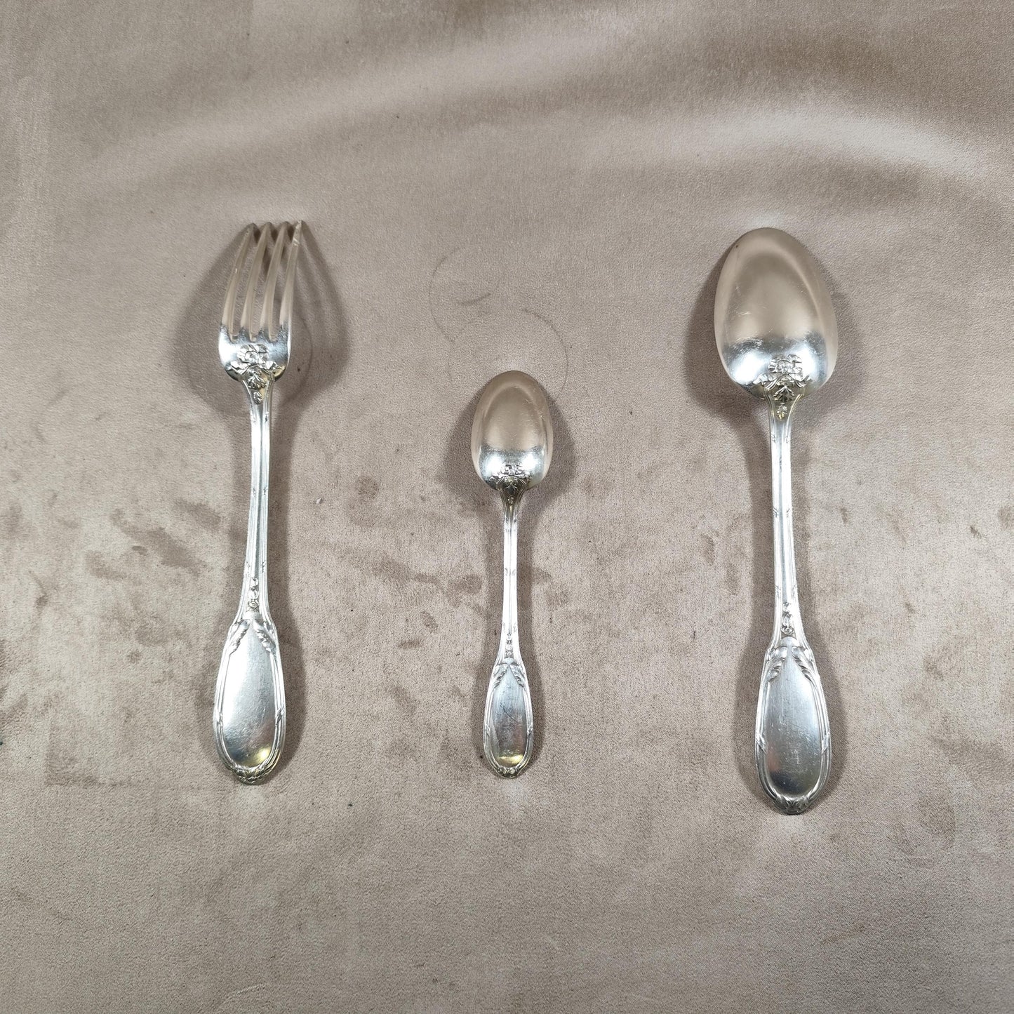 RARE Ménagère ancienne 18 pièces pour 6 personnes fourchettes & cuillères en métal argenté dans son écrin 1900