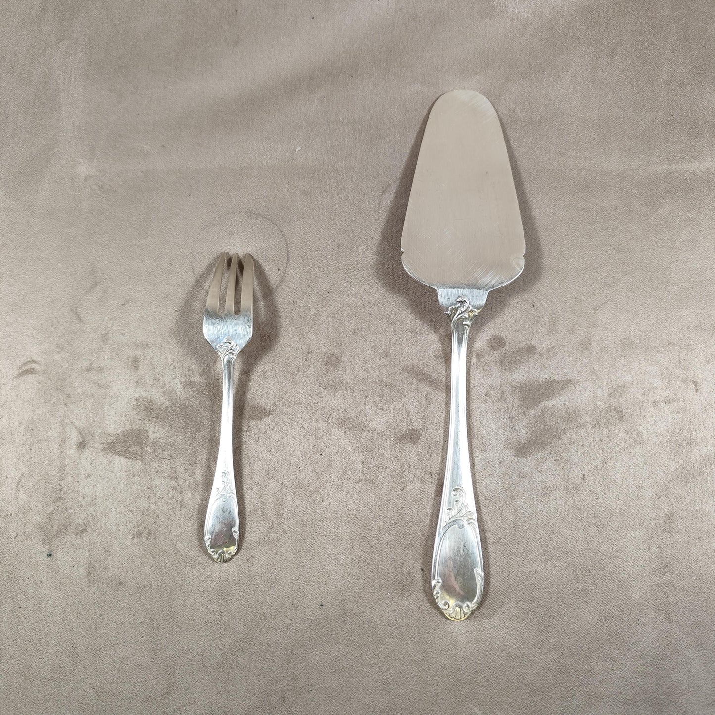 Service à gâteau ancien en métal argenté Pelle + 12 fourchettes François Frionnet Vintage
