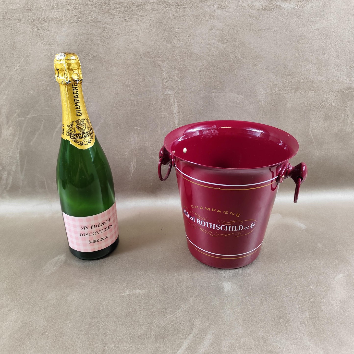 Seau à champagne Alfred Rothschild et Cie en métal laqué rouge Publicitaire Vintage