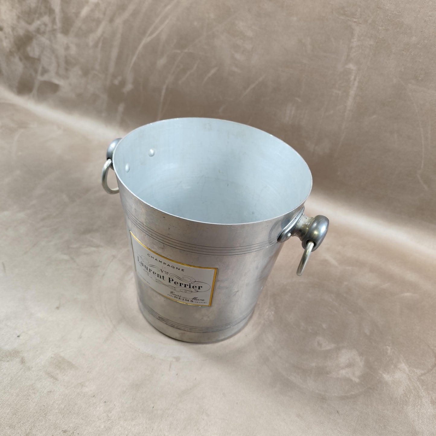 Seau à champagne Laurent Perrier vintage en aluminium, anses anneaux Made in France