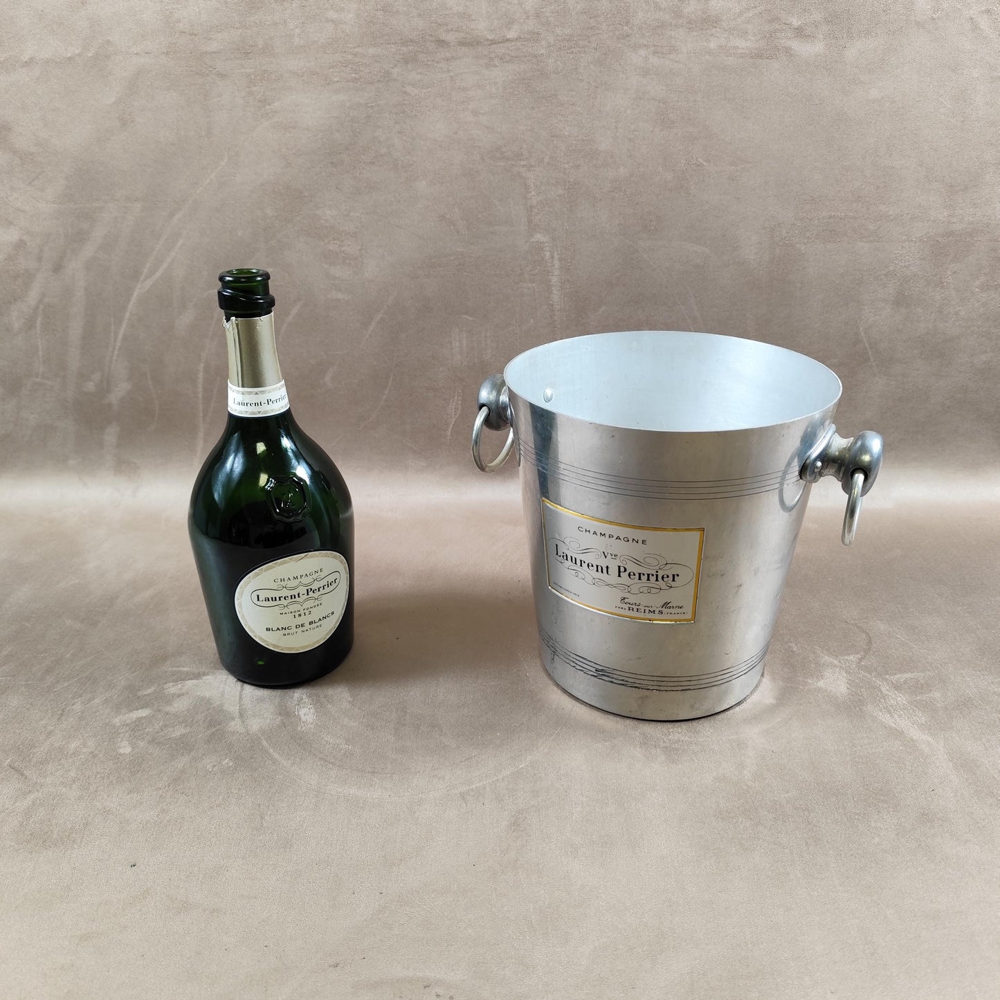 Seau à champagne Laurent Perrier vintage en aluminium, anses anneaux Made in France