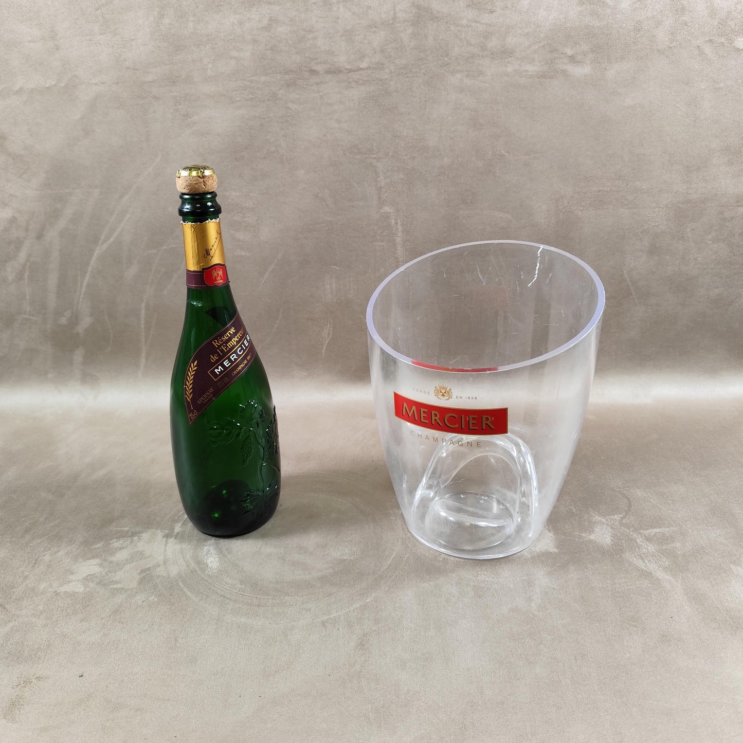 Seau à champagne Mercier en plastique transparent Seau publicitaire vintage