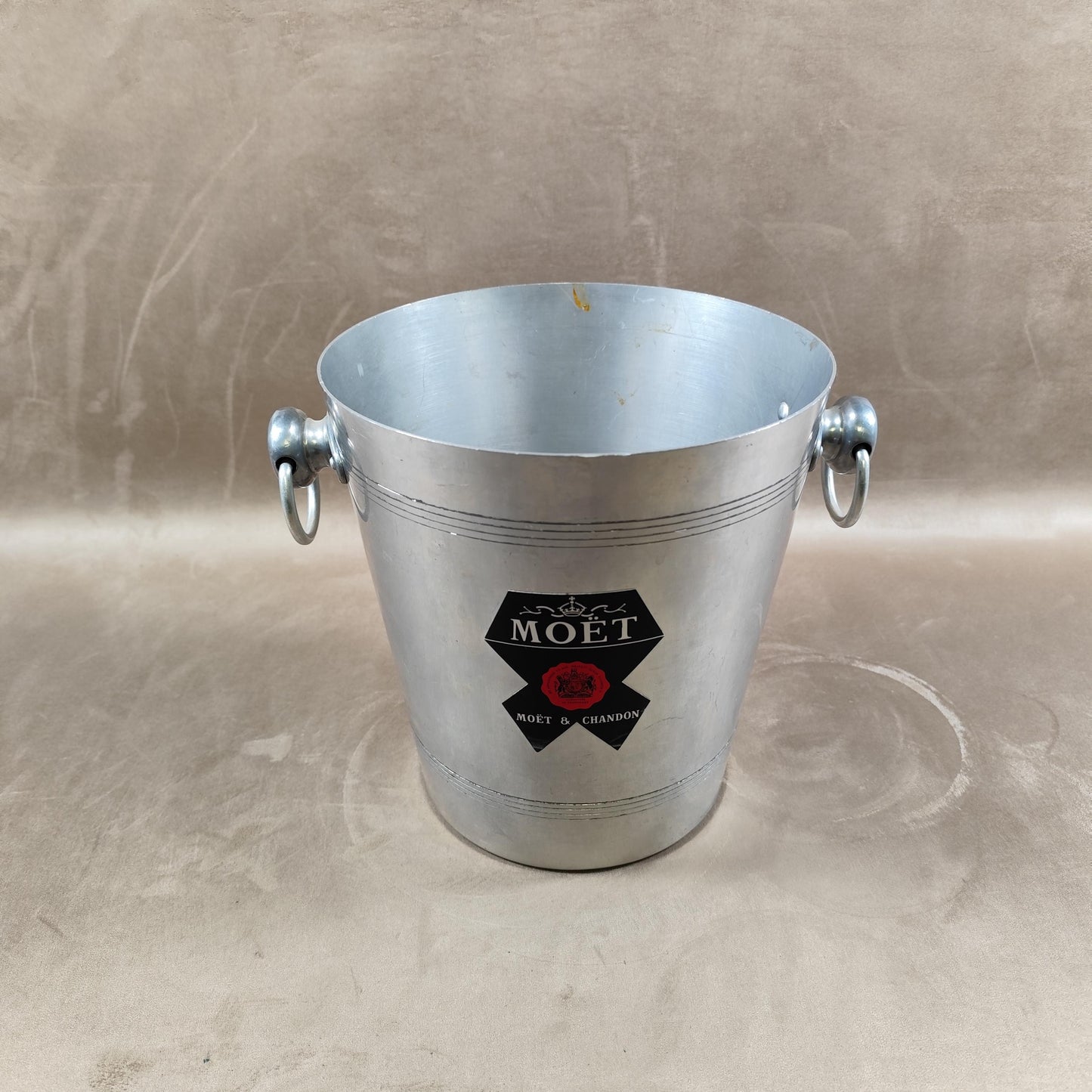 Seau à champagne Moët & Chandon vintage en aluminium Logo noir et rouge Modèle ancien