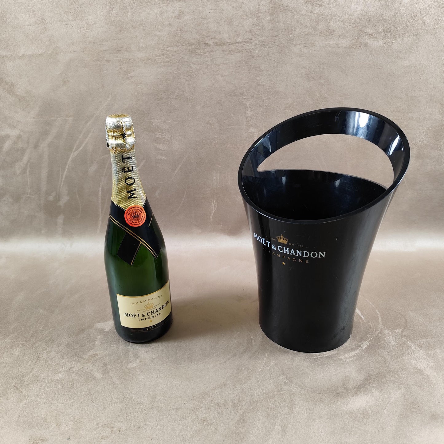 Seau à champagne Moët & Chandon noir Design Jean-Marc Gady Seau en plastique rigide