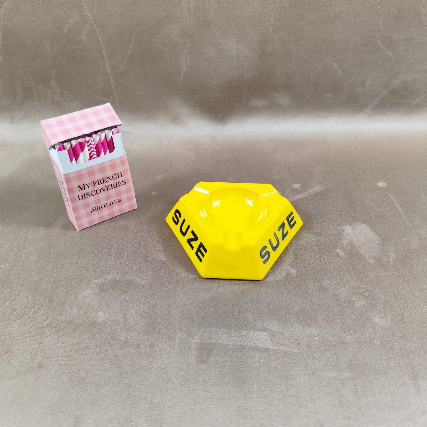 Cendrier Suze jaune en verre Opalex Objet publicitaire vintage Bar bistrot