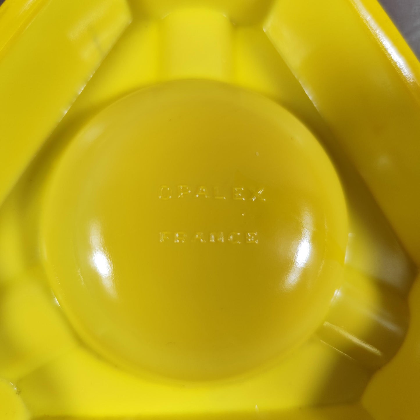 Cendrier Suze jaune en verre Opalex Objet publicitaire vintage Bar bistrot