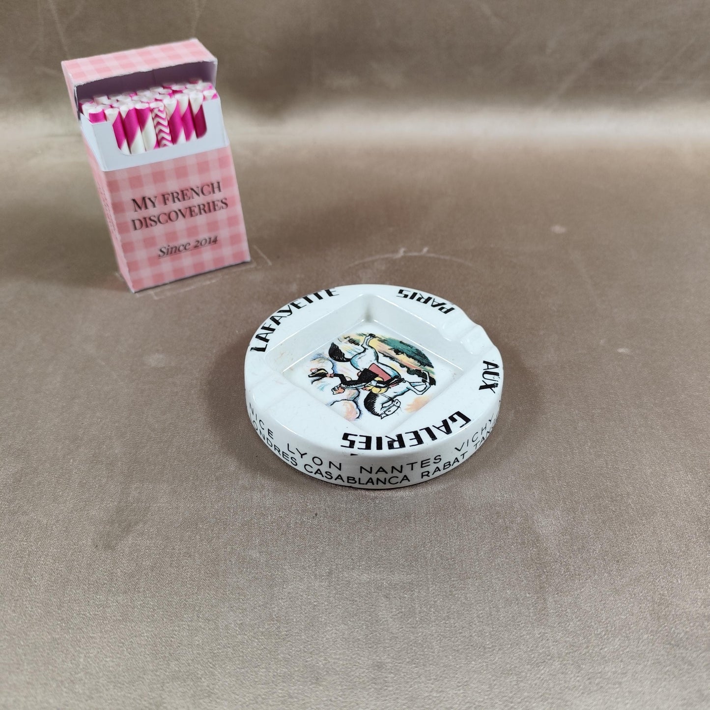 Cendrier Galeries Lafayette Paris en faïence Édition La Maîtrise Vintage
