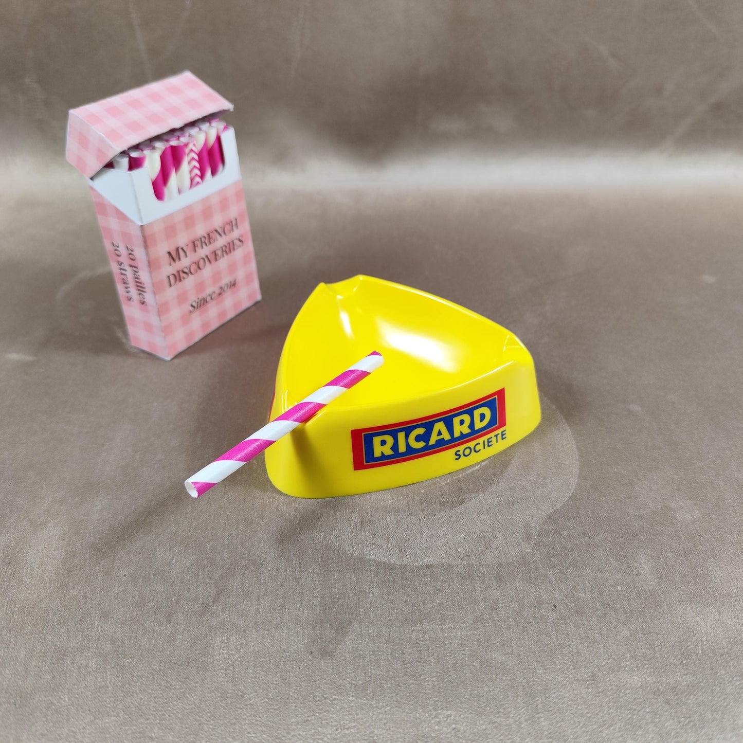 Cendrier Ricard Société jaune en plastique Objet publicitaire vintage Bar bistrot