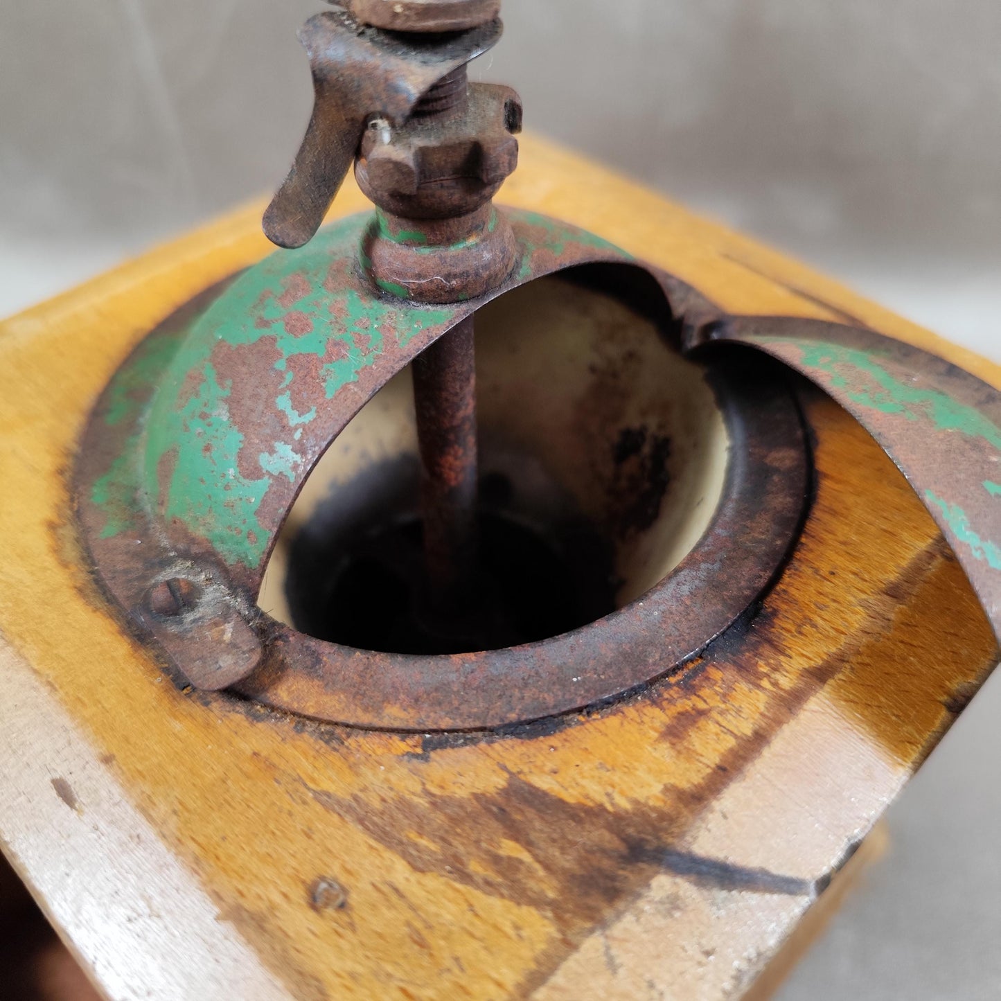 Moulin à café Peugeot Frères Valentigney en bois Modèle déposé Ancien