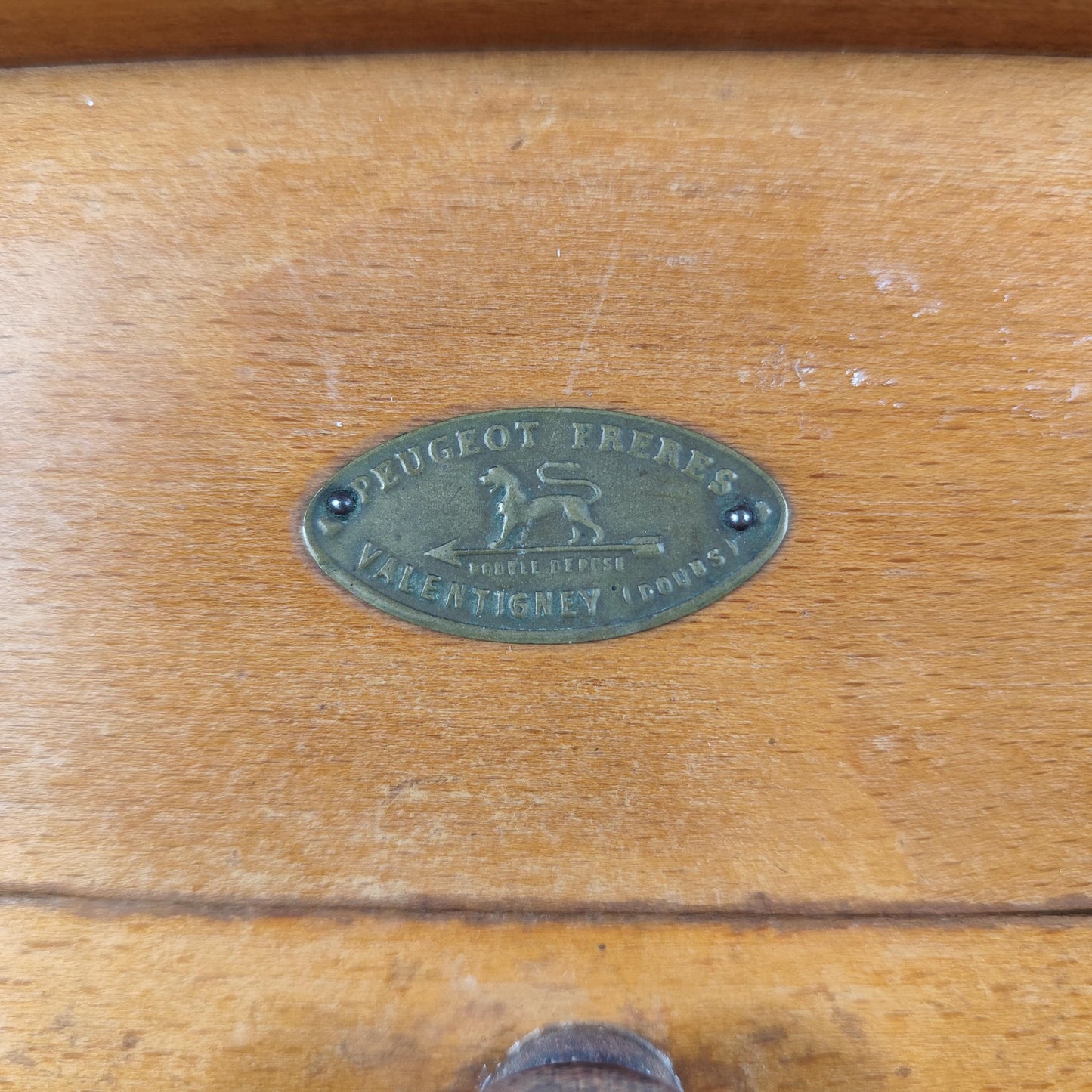 Moulin à café Peugeot Frères Valentigney en bois Modèle déposé Ancien