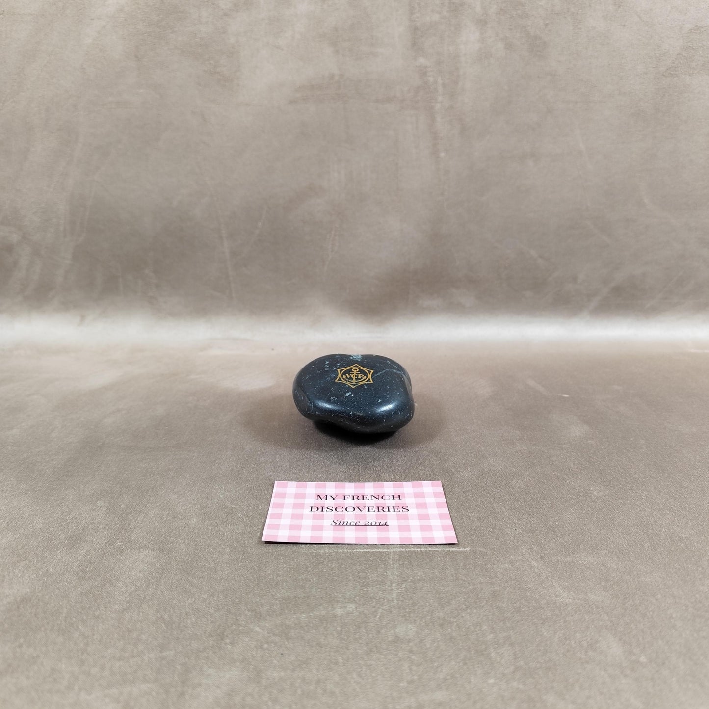 Presse-papiers Veuve Clicquot en pierre noire Objet publicitaire Champagne