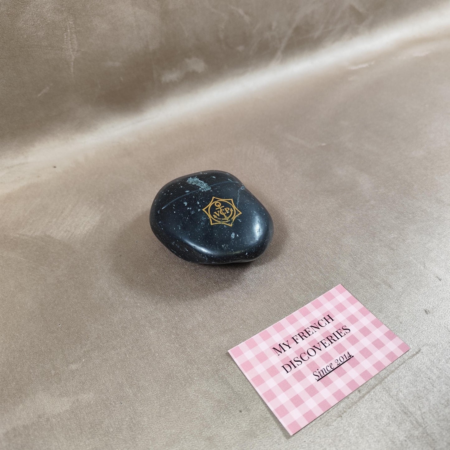 Presse-papiers Veuve Clicquot en pierre noire Objet publicitaire Champagne