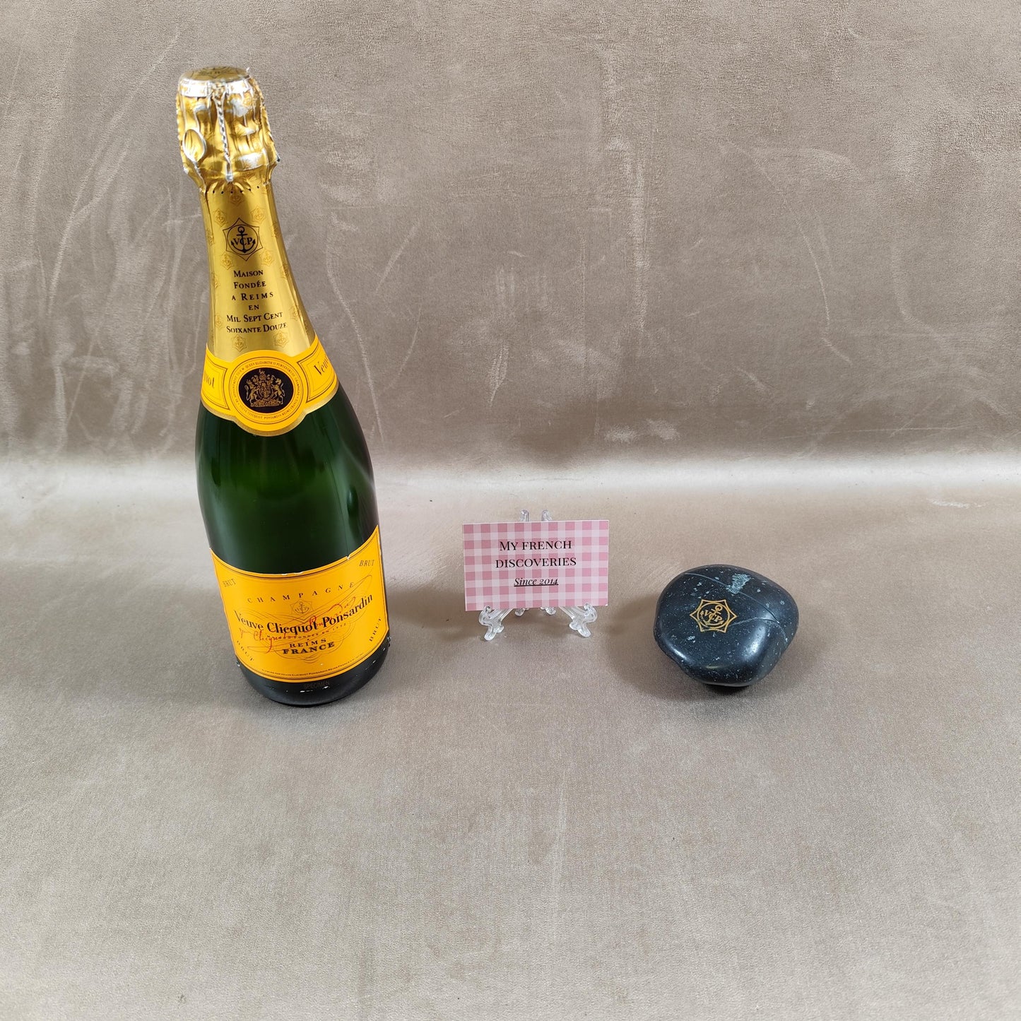 Presse-papiers Veuve Clicquot en pierre noire Objet publicitaire Champagne