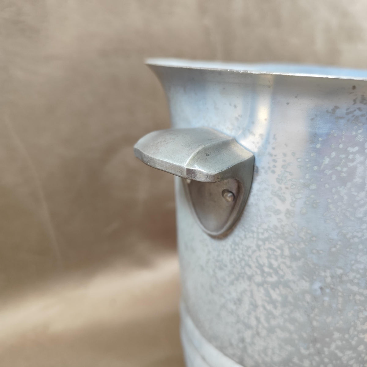 Seau à champagne Argit en aluminium martelé Métal brut Vintage