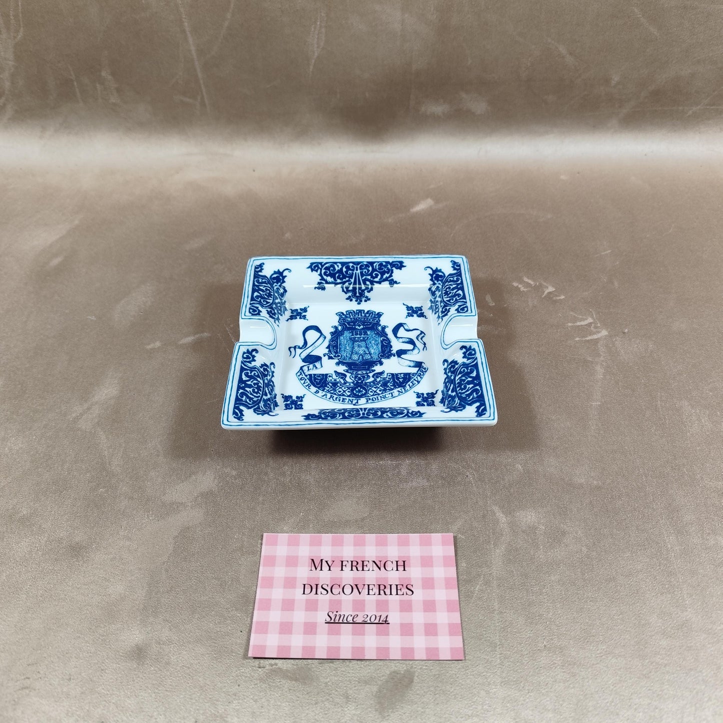 VERY RARE Cendrier La Tour dArgent en porcelaine de Limoges Décor bleu Paris