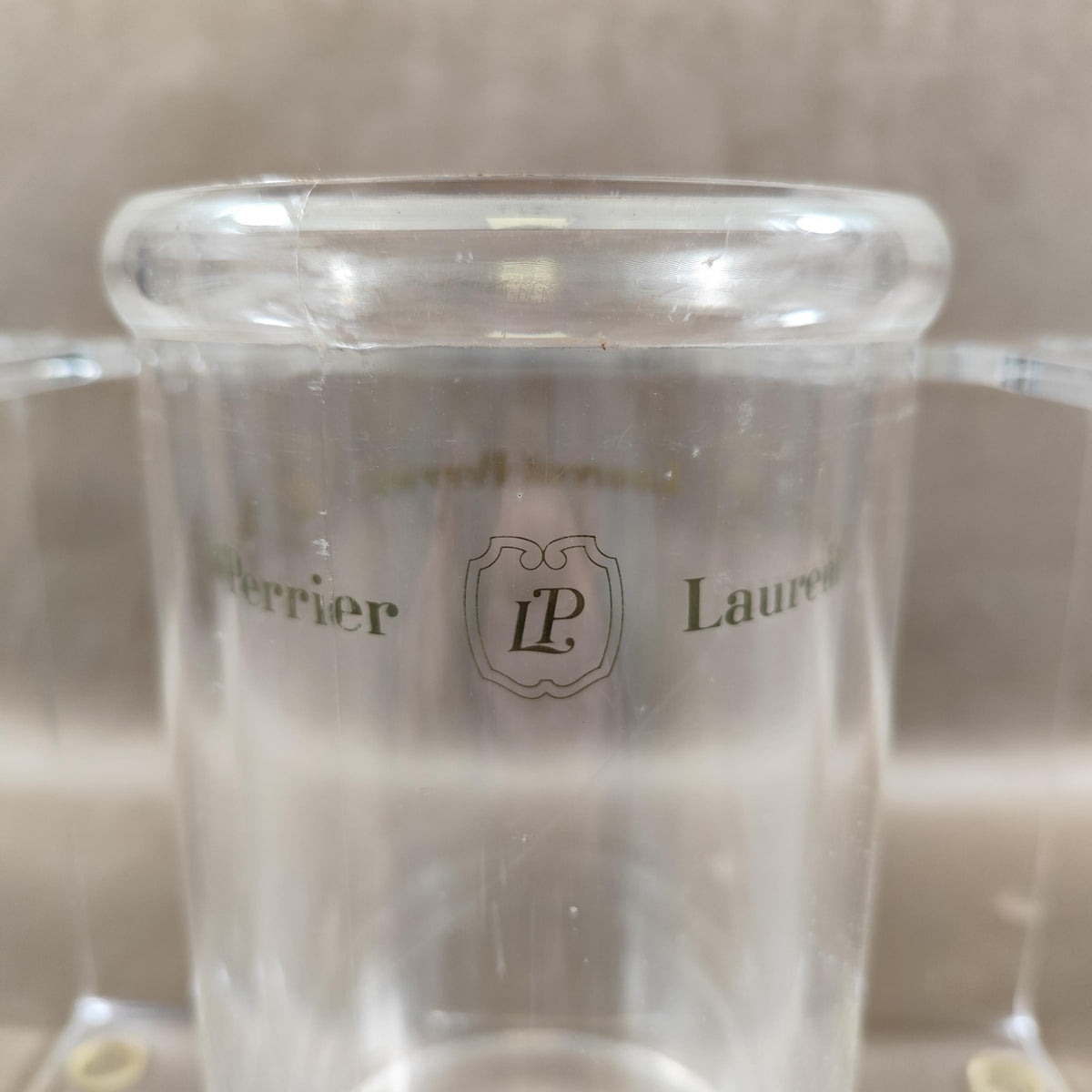 Présentoir à champagne Laurent-Perrier en plexiglas Support publicitaire Vintage