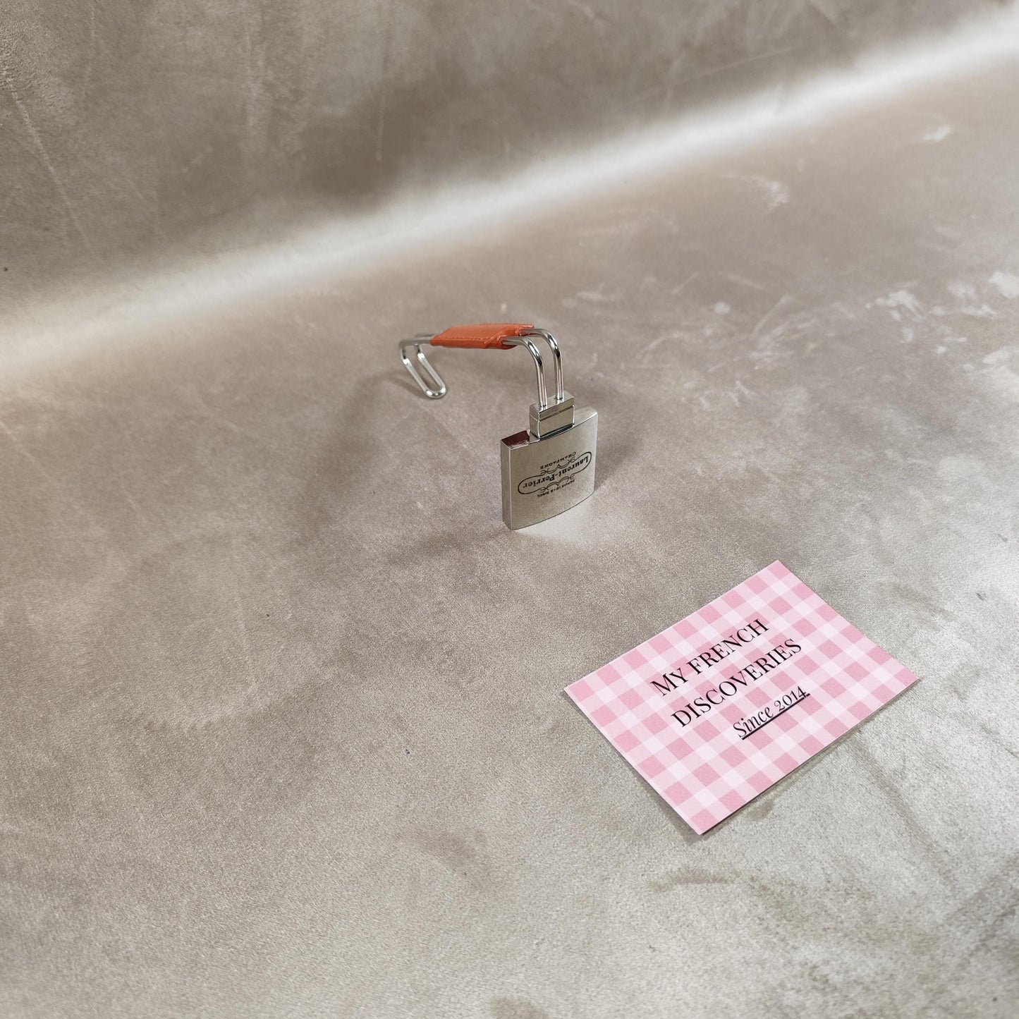 Accroche-sac de table Laurent-Perrier en métal chromé et effet cuir Accessoire publicitaire