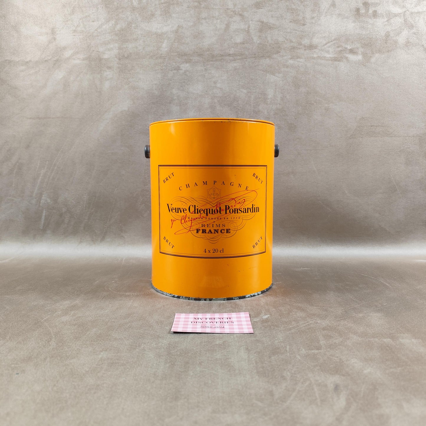 Seau à champagne Veuve Clicquot Ponsardin en métal orange Modèle publicitaire Vintage