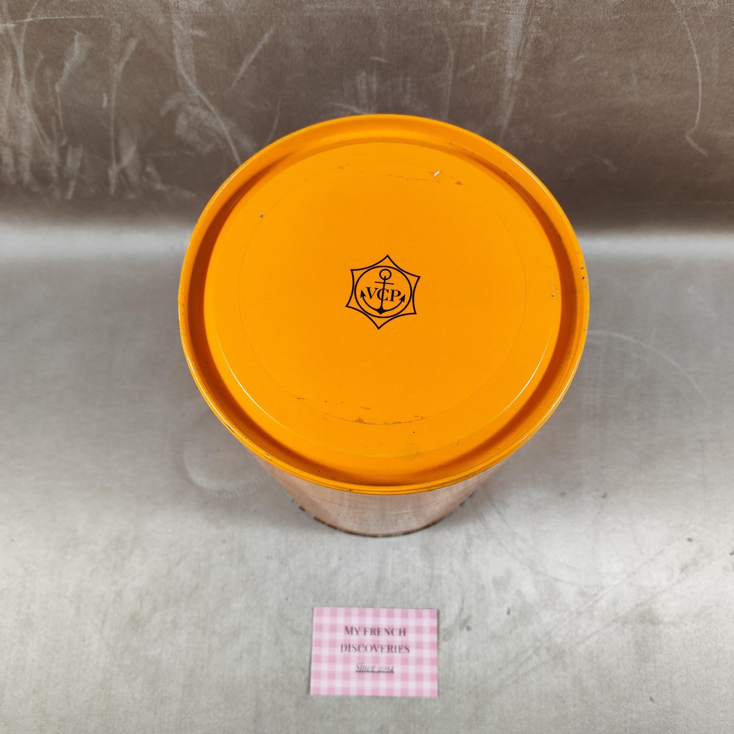 Seau à champagne Veuve Clicquot Ponsardin en métal orange Modèle publicitaire Vintage