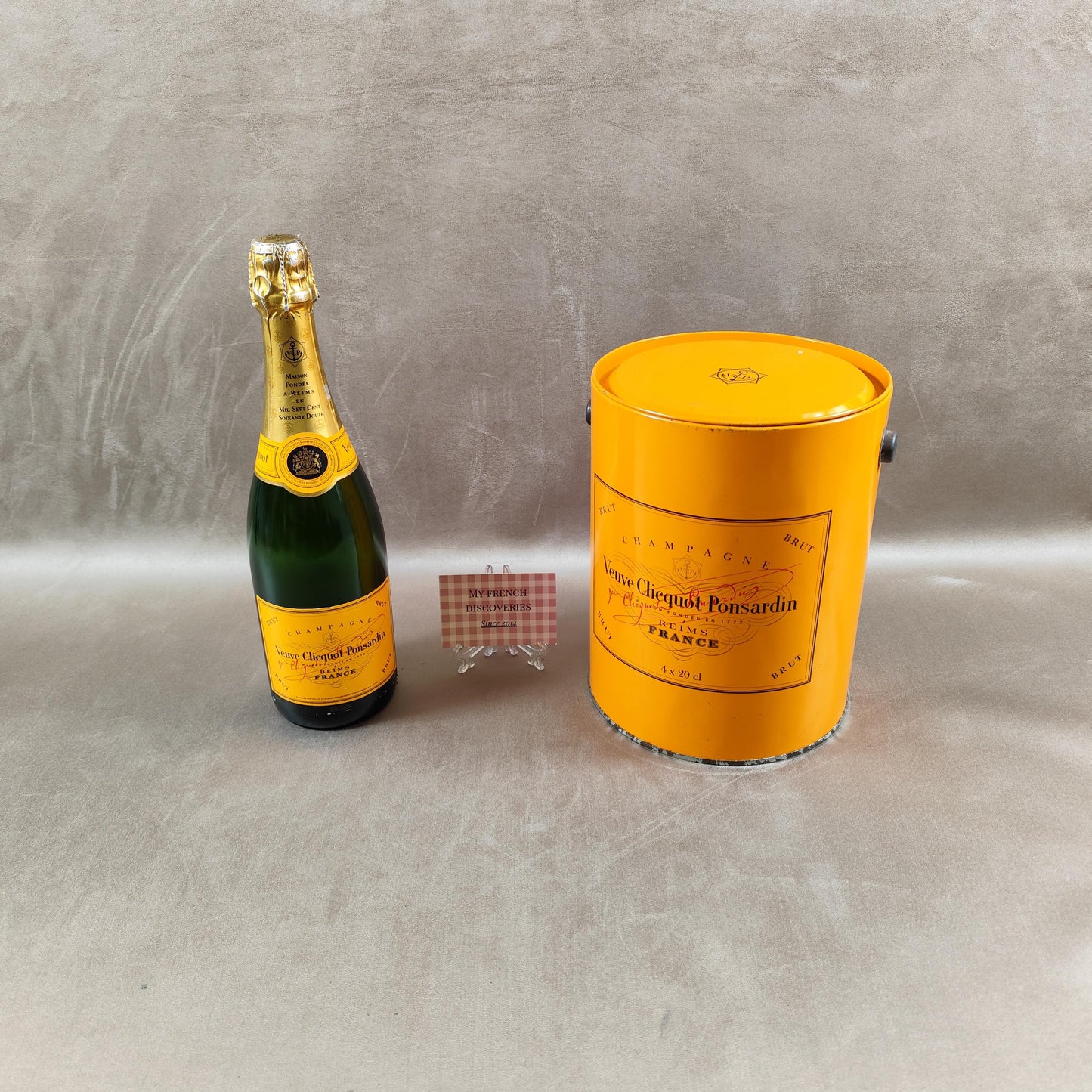 Seau à champagne Veuve Clicquot Ponsardin en métal orange Modèle publicitaire Vintage