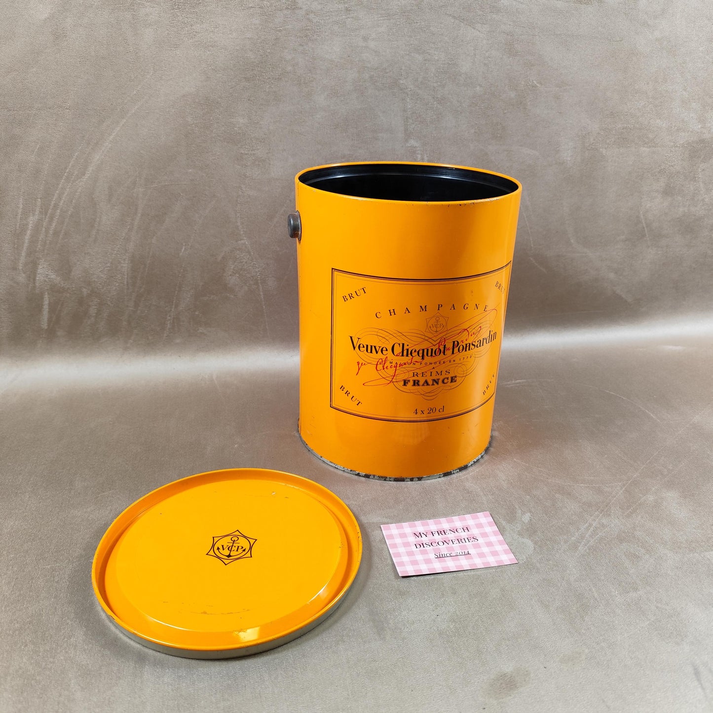 Seau à champagne Veuve Clicquot Ponsardin en métal orange Modèle publicitaire Vintage