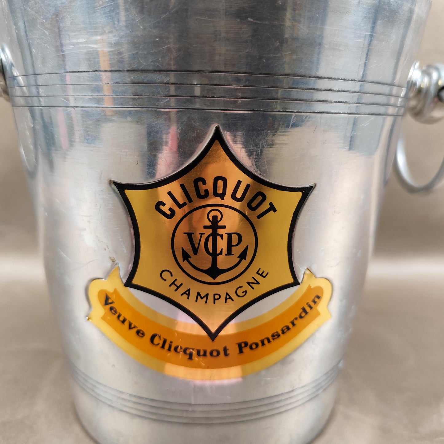Seau à champagne Veuve Clicquot en aluminium Modèle publicitaire vintage