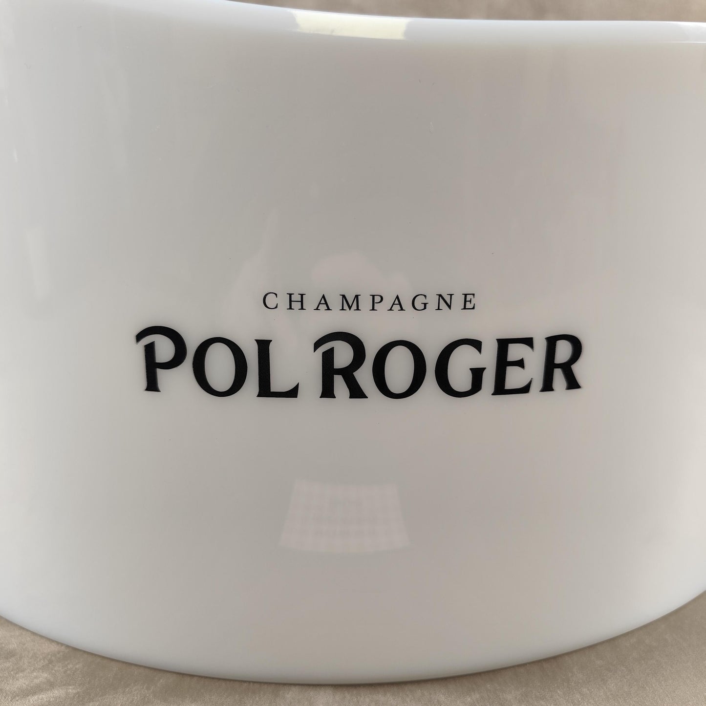 Vasque à champagne Pol Roger Grand seau à glace en plastique blanc Objet publicitaire